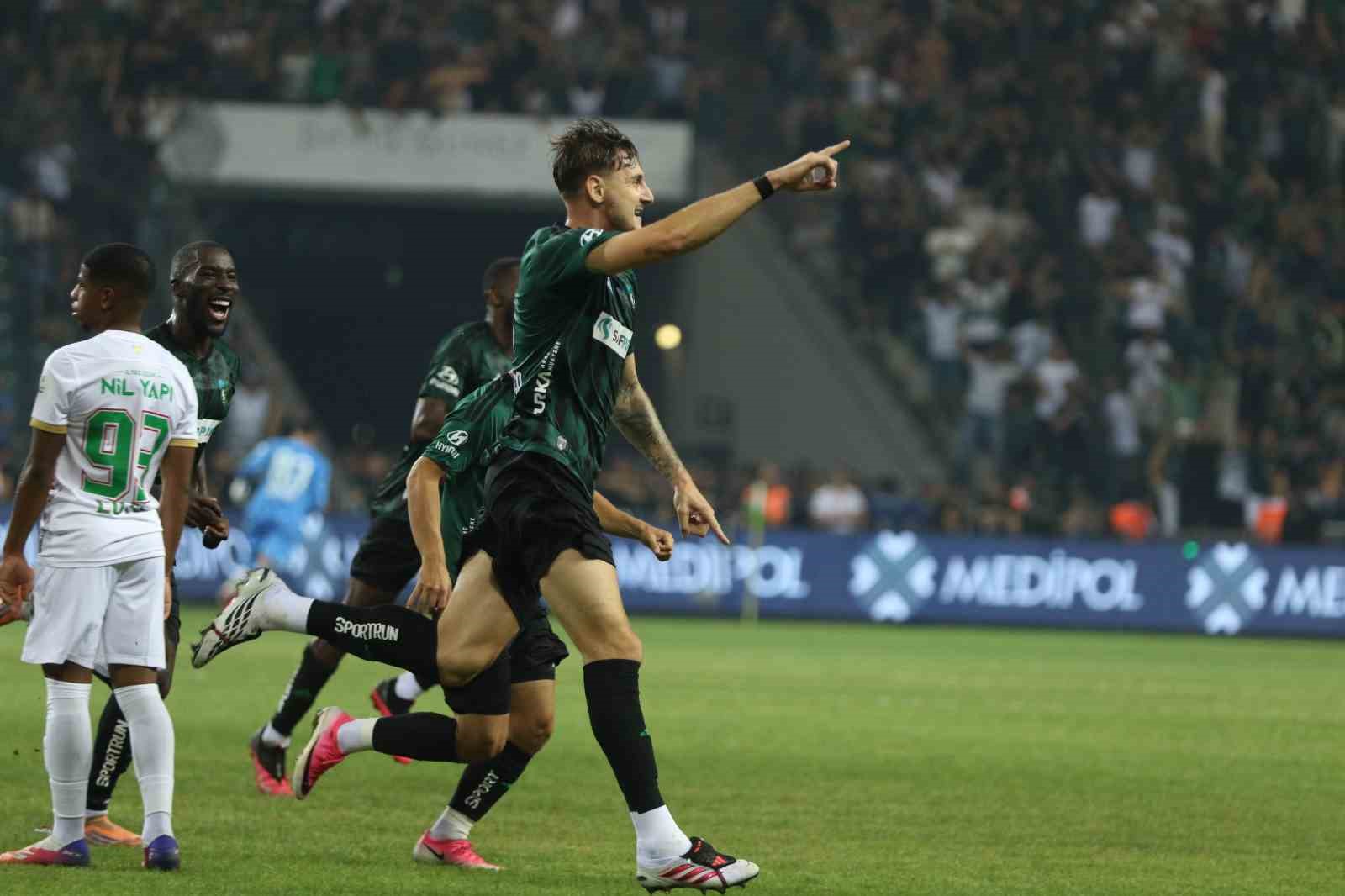 Trendyol Süper Lig: Kocaelispor: 2 - Amed Sportif Faaliyetler: 0 (Maç sonucu)
