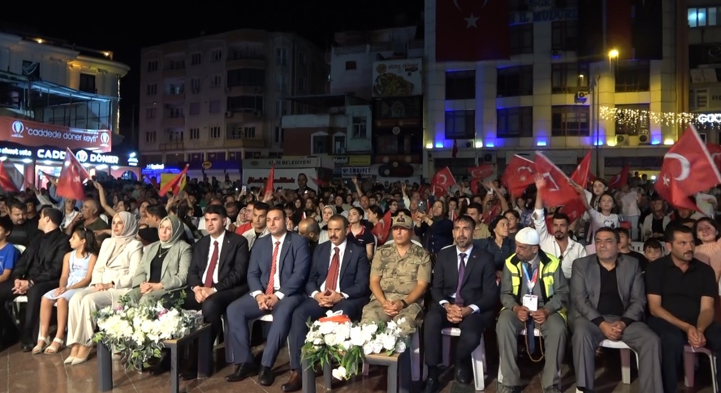 Sınırın sıfır noktasında Mercidabık Zaferi coşkusu gökyüzüne yansıdı