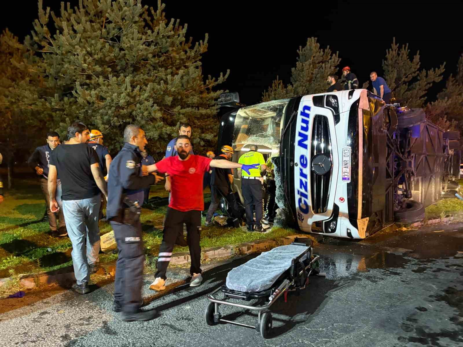 Kayseri’de yolcu otobüsü yakıt tankeri ile çarpıştı, yaralılar var.