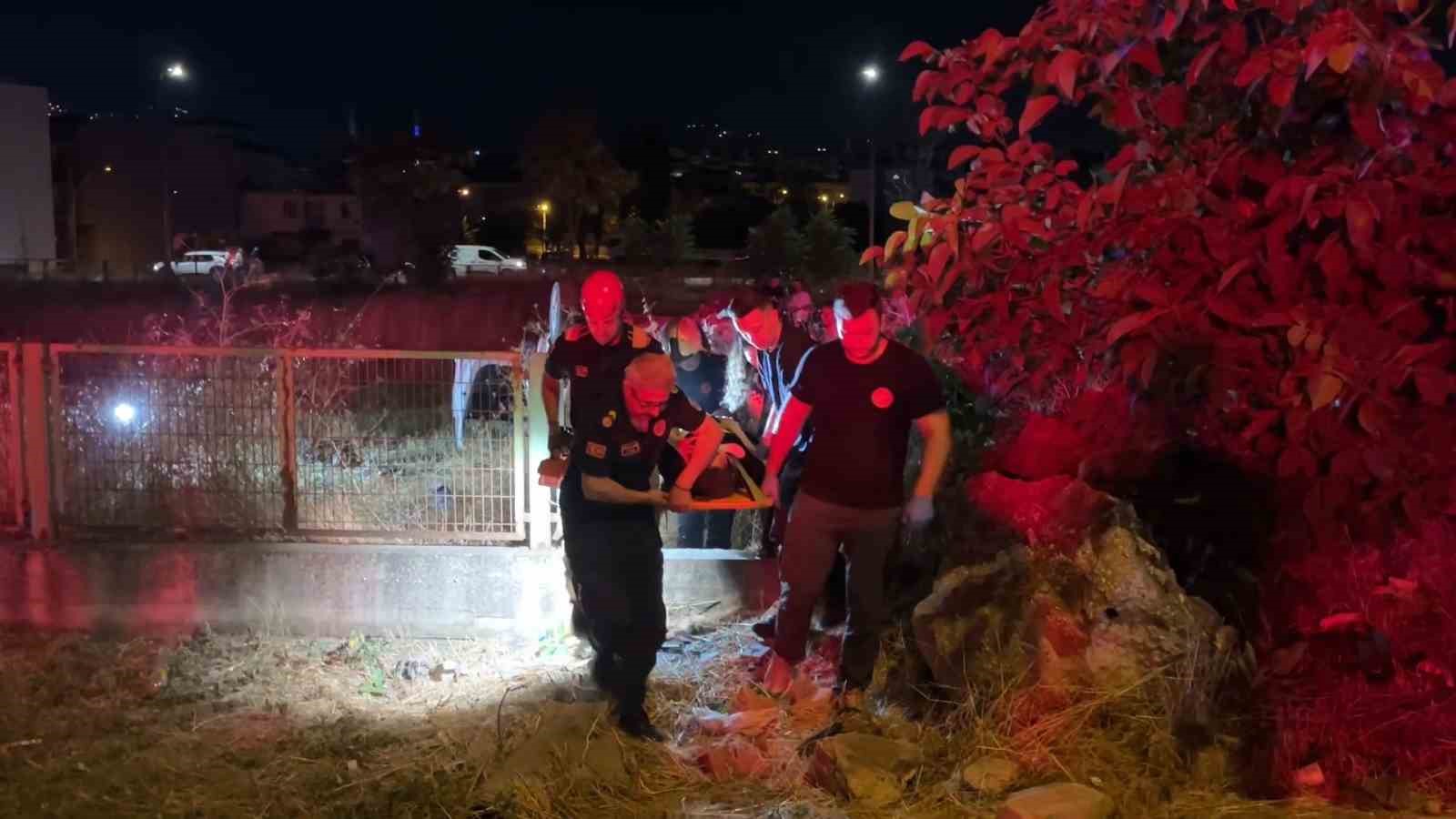 Direksiyon hakimiyetini kaybeden otomobil tarlaya uçtu: 5 yaralı