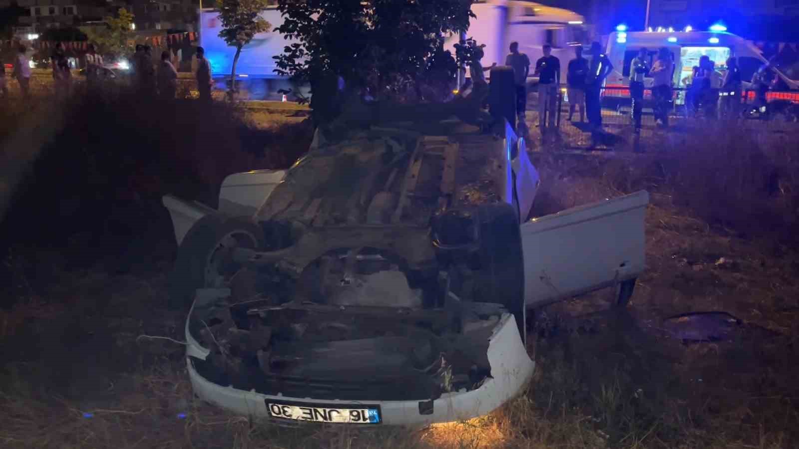 Direksiyon hakimiyetini kaybeden otomobil tarlaya uçtu: 5 yaralı
