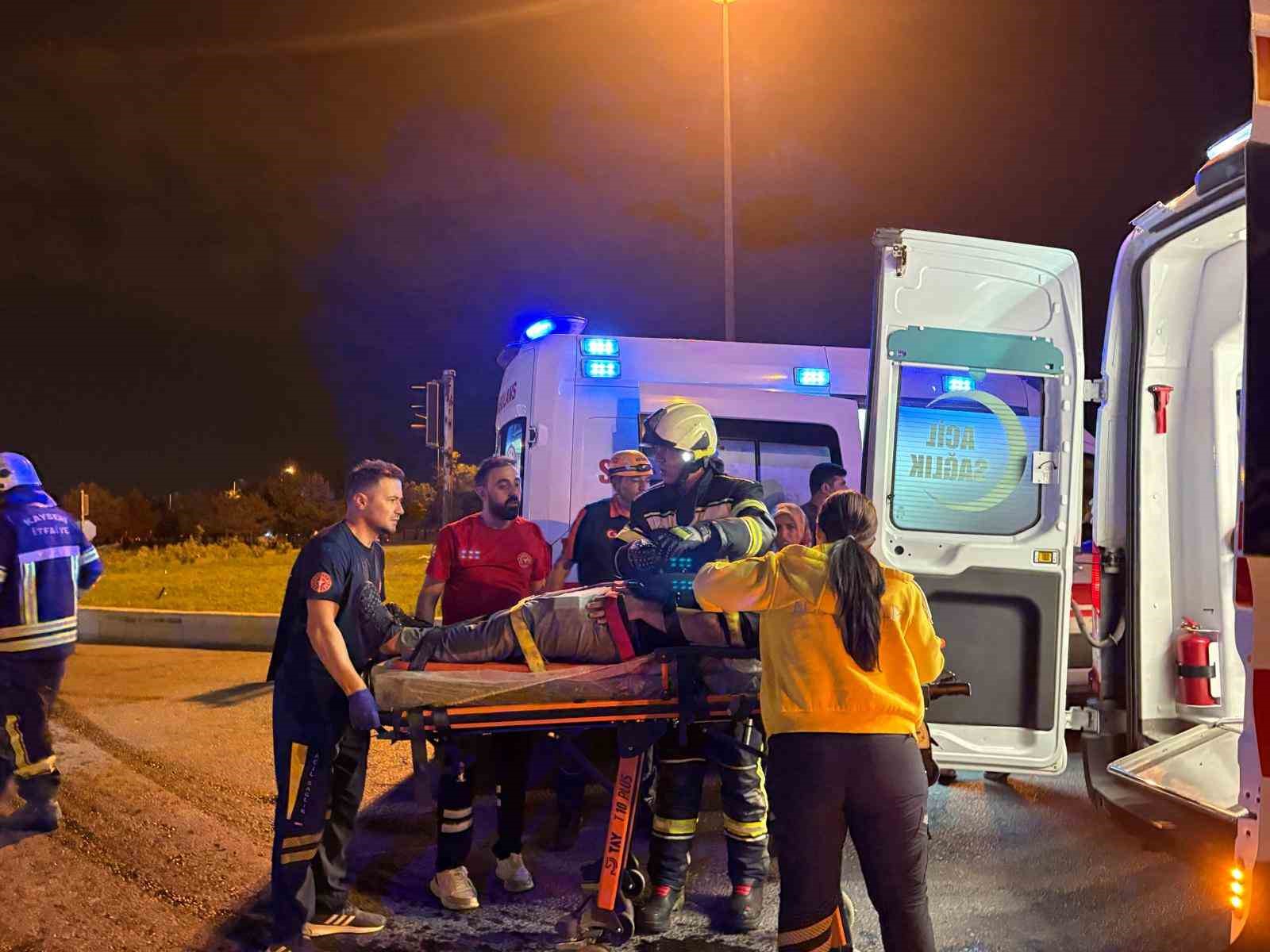 Kayseri’de feci kaza: Yolcu otobüsü ile yakıt tankeri taşıyan tır çarpıştı: Yaklaşık 30 yaralı