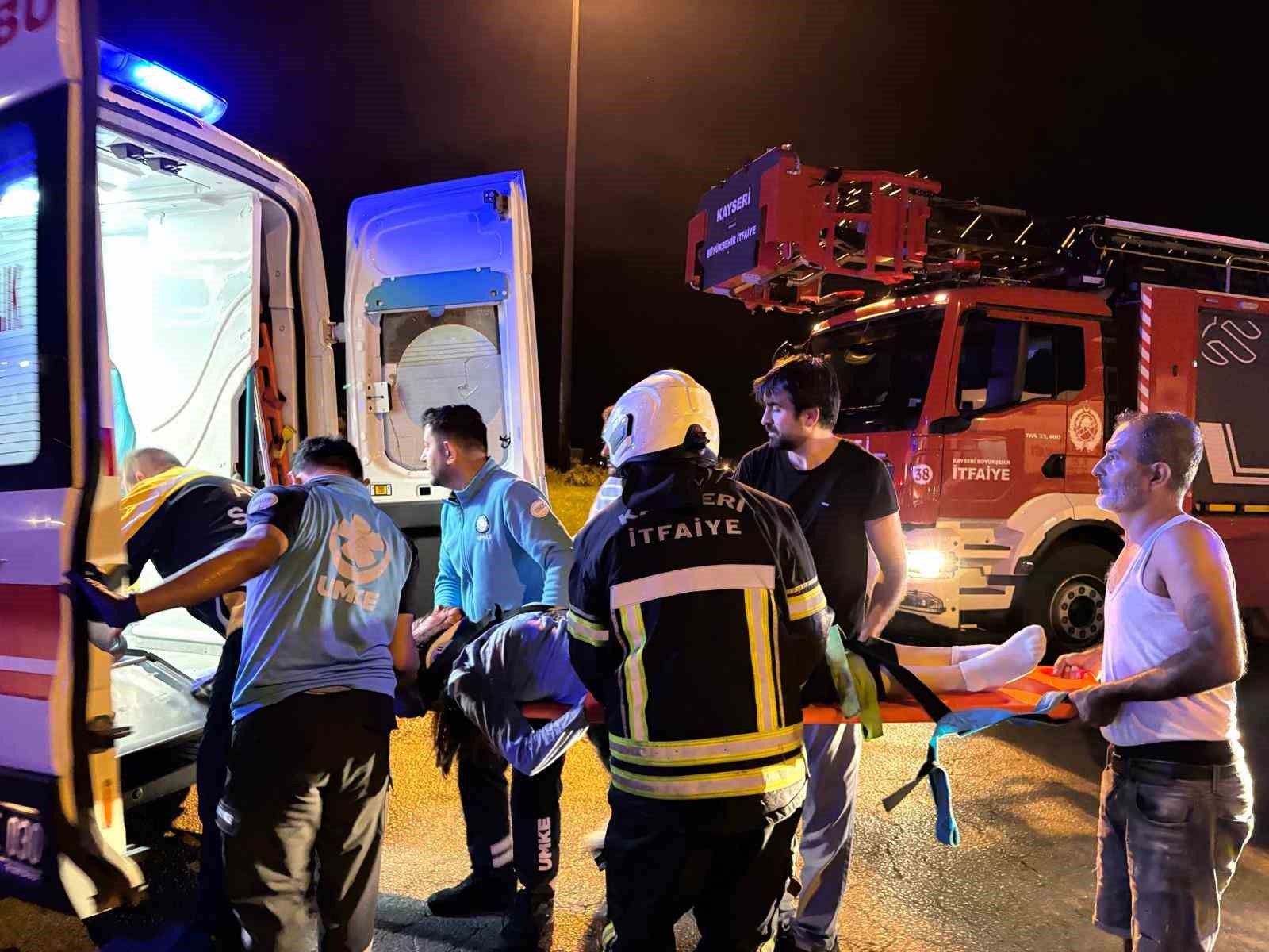 Kayseri’de feci kaza: Yolcu otobüsü ile yakıt tankeri taşıyan tır çarpıştı: Yaklaşık 30 yaralı