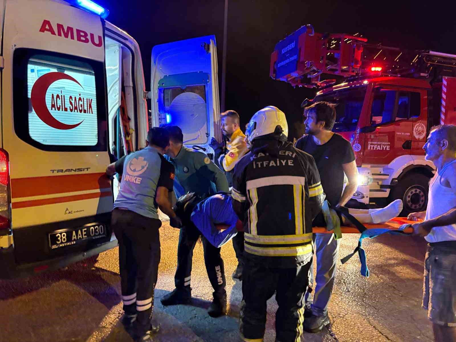 Kayseri’de feci kaza: Yolcu otobüsü ile yakıt tankeri taşıyan tır çarpıştı: Yaklaşık 30 yaralı