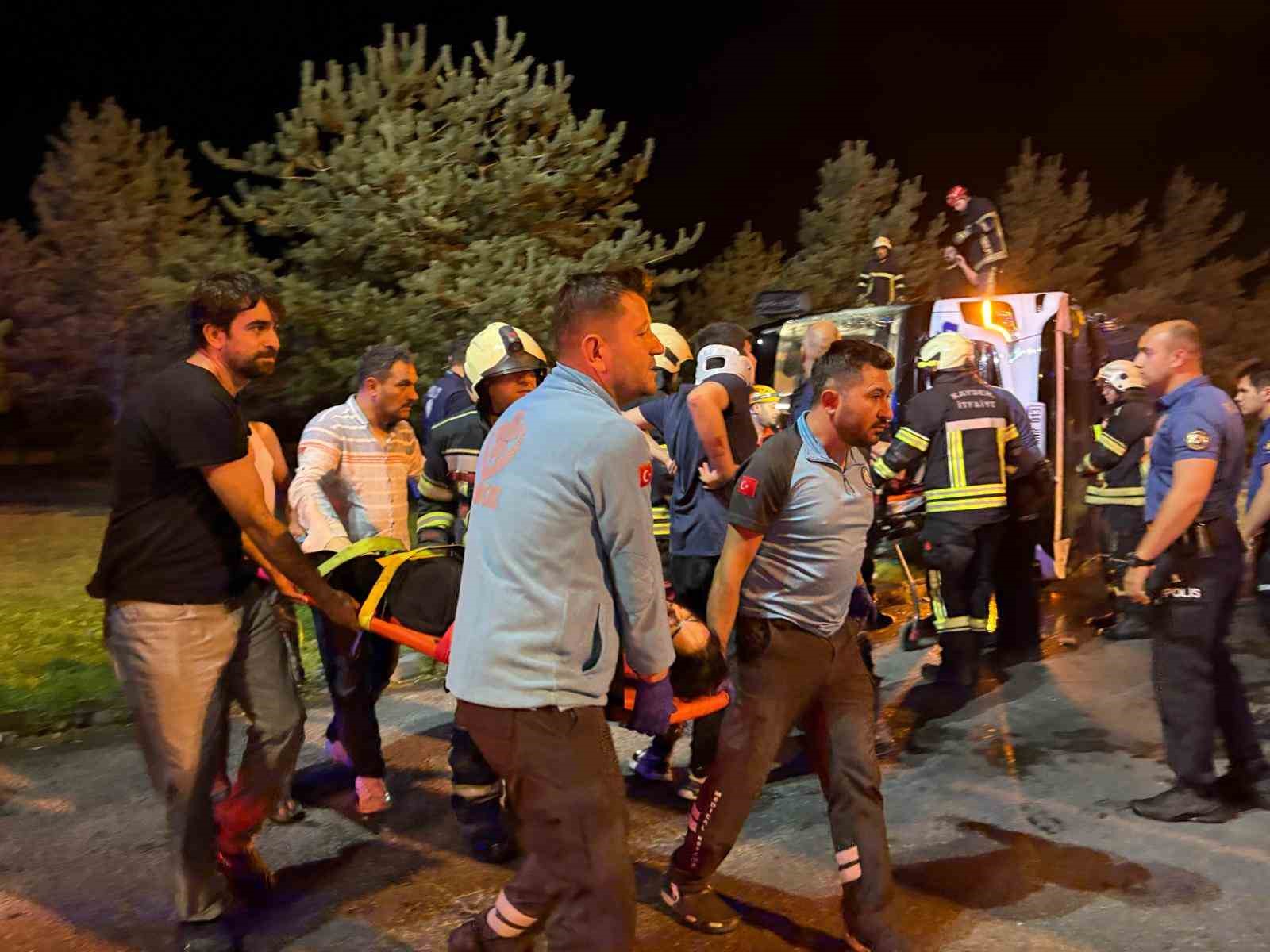 Kayseri’de feci kaza: Yolcu otobüsü ile yakıt tankeri taşıyan tır çarpıştı: Yaklaşık 30 yaralı