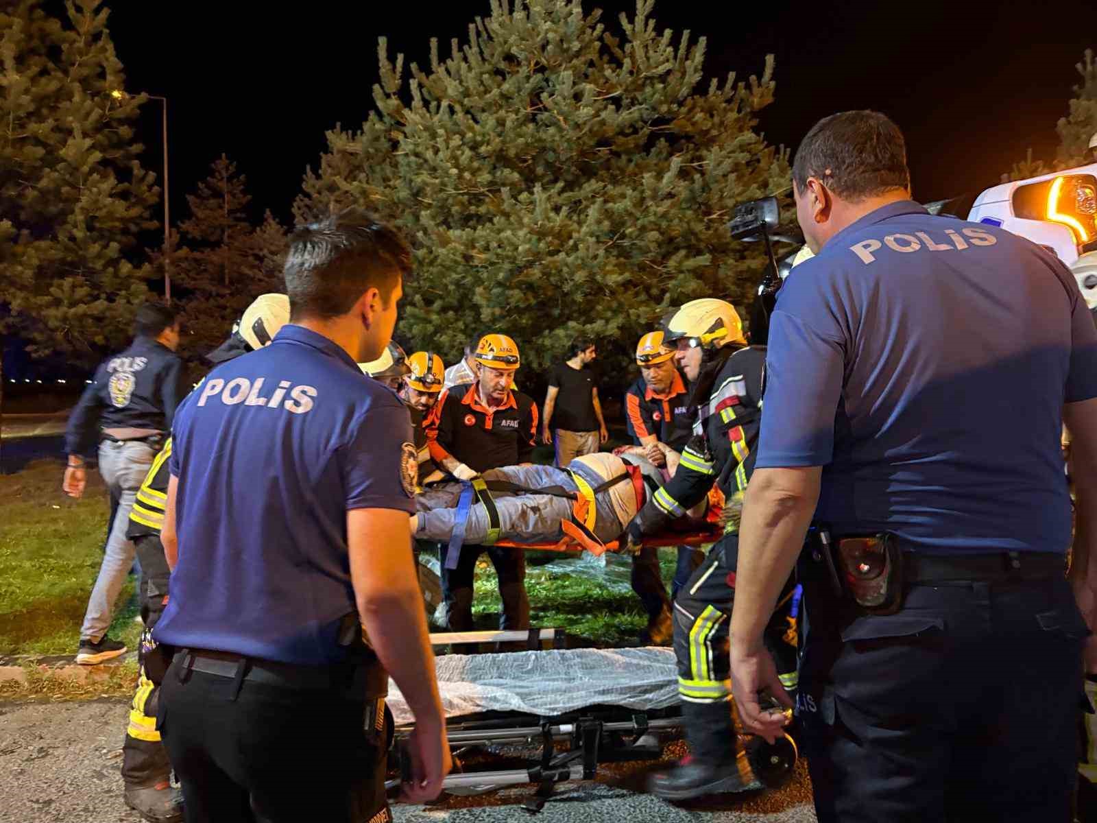 Kayseri’de feci kaza: Yolcu otobüsü ile yakıt tankeri taşıyan tır çarpıştı: Yaklaşık 30 yaralı