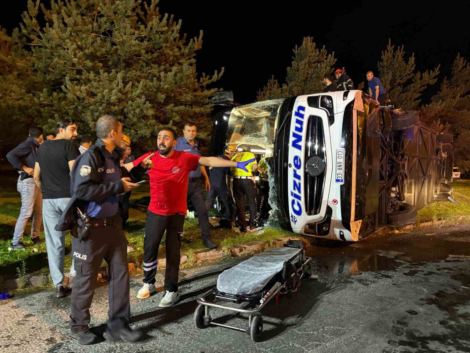 Kayseri’de feci kaza: Yolcu otobüsü ile yakıt tankeri taşıyan tır çarpıştı: Yaklaşık 30 yaralı