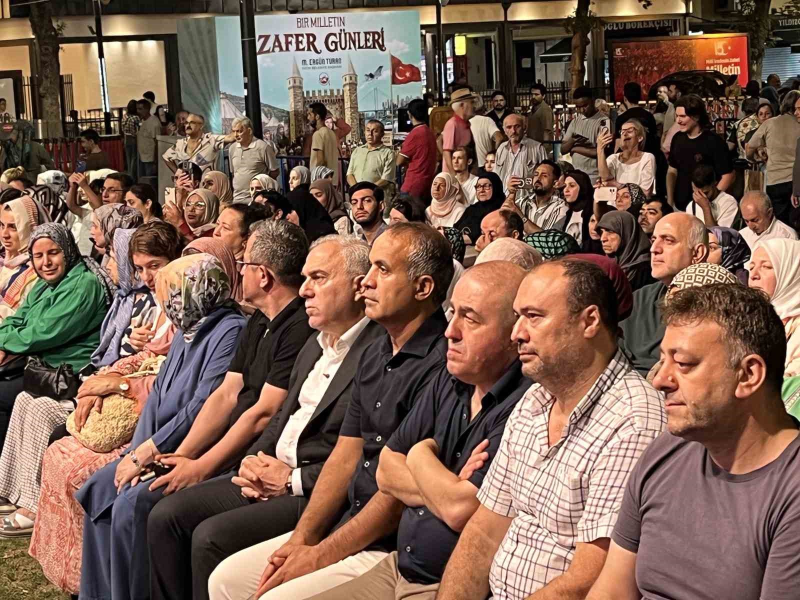 Fatih’te Mevlid Kandili programına yoğun ilgi