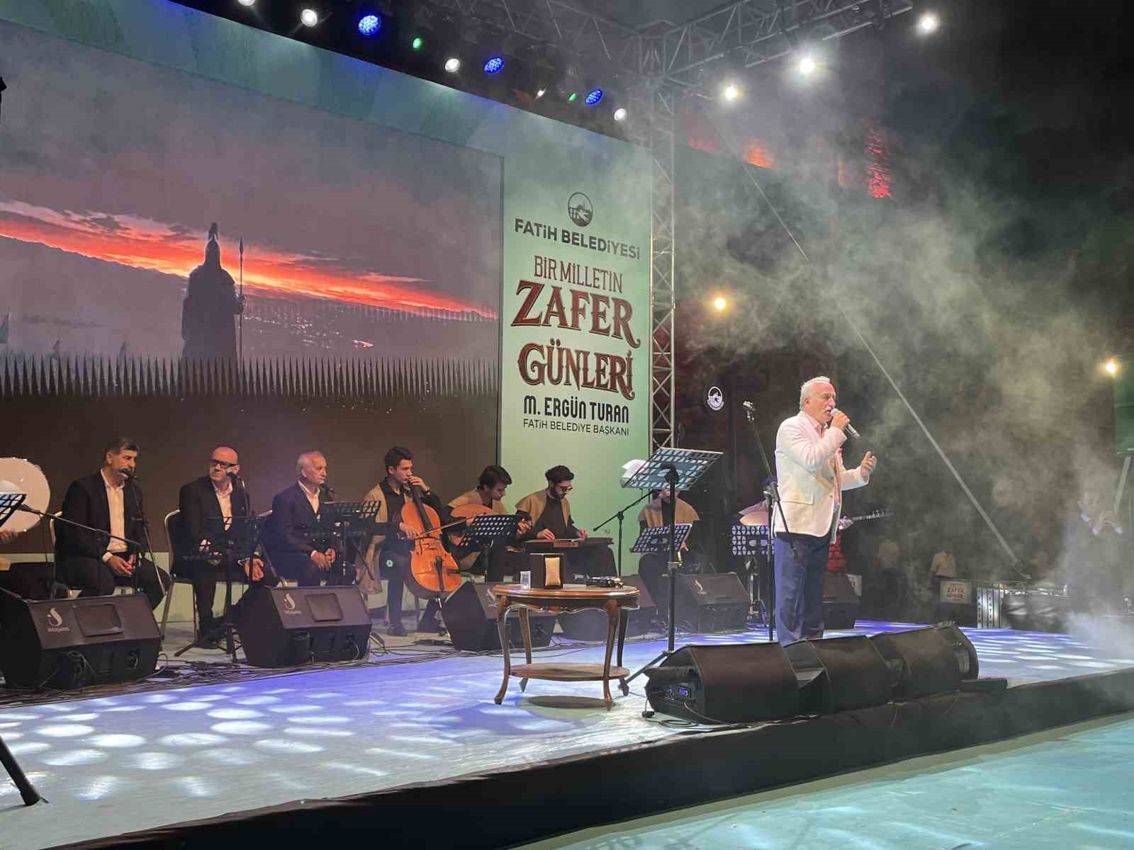 Fatih’te Mevlid Kandili programına yoğun ilgi