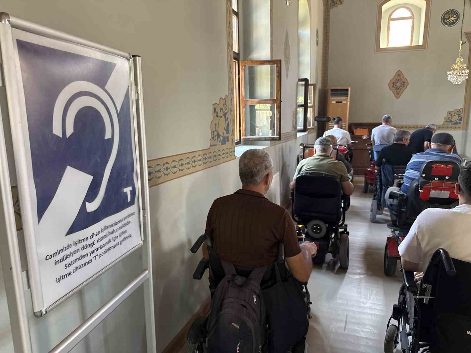 Asırlık cami 17 yıldır ibadetin önündeki "engelleri" kaldırıyor