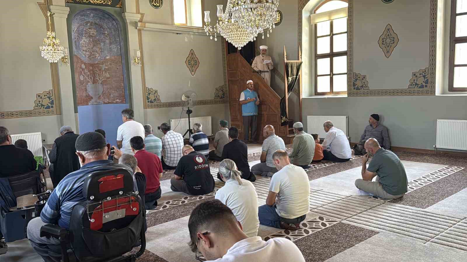 Asırlık cami 17 yıldır ibadetin önündeki "engelleri" kaldırıyor