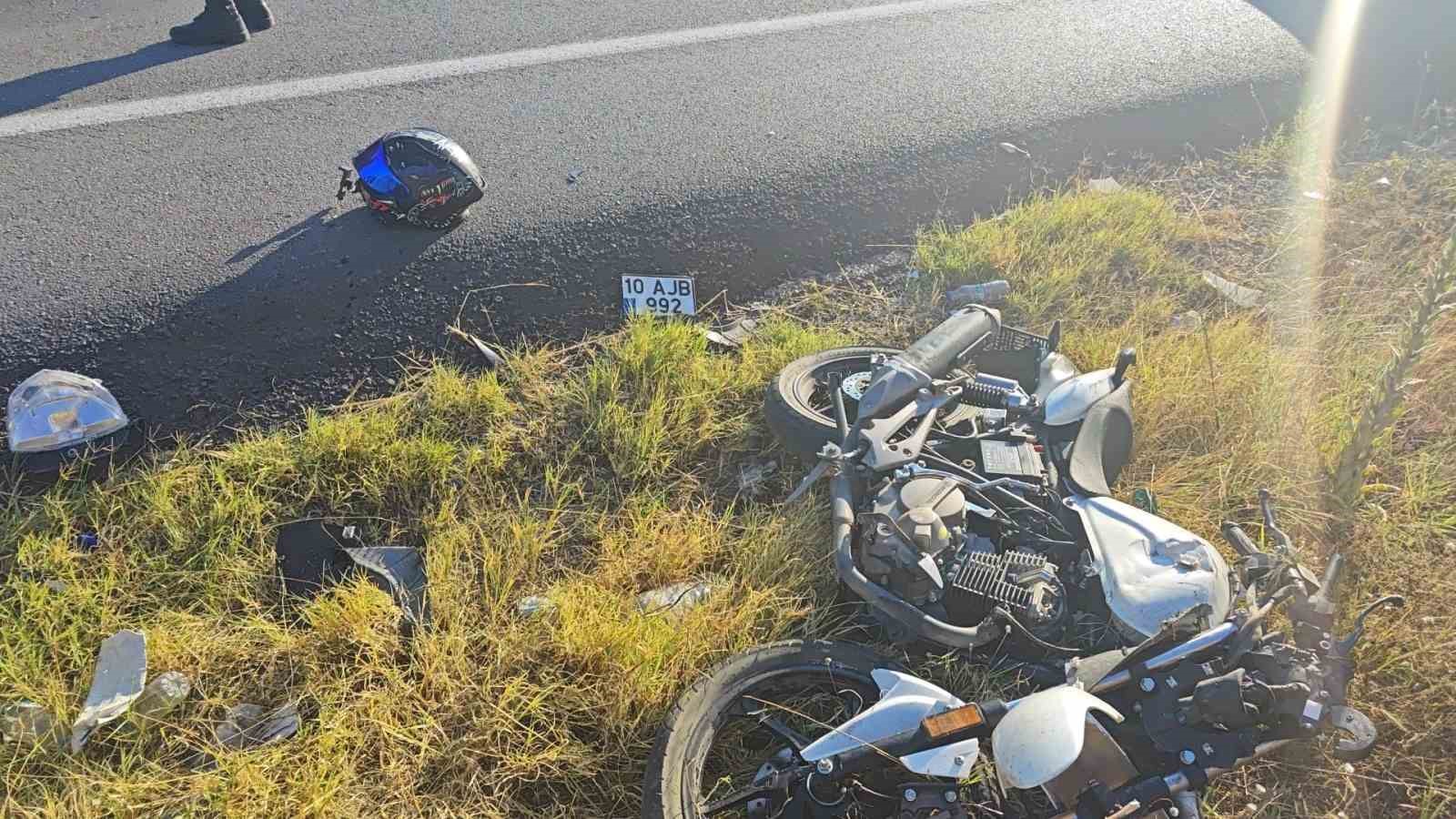 Yalvaç’ta kamyonla çarpışan motosikletli, kaskı sayesinde kazayı ağır yaralanmadan atlattı