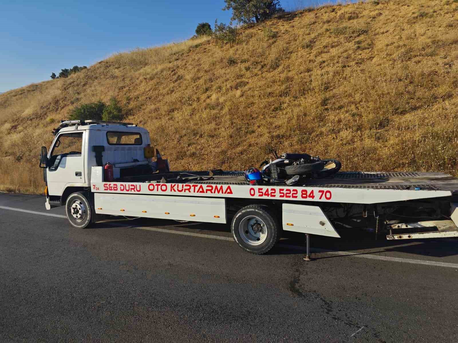 Yalvaç’ta kamyonla çarpışan motosikletli, kaskı sayesinde kazayı ağır yaralanmadan atlattı