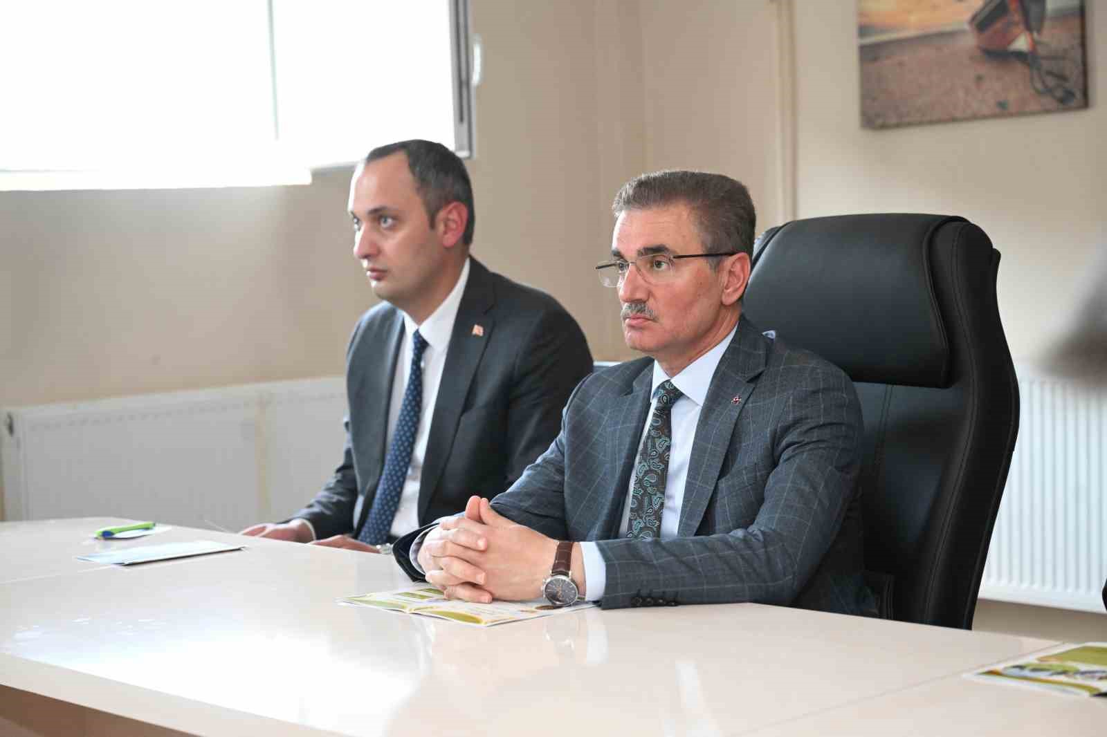 Erzurum Valisi Baruş’tan meslek lisesinde buğday hasadı