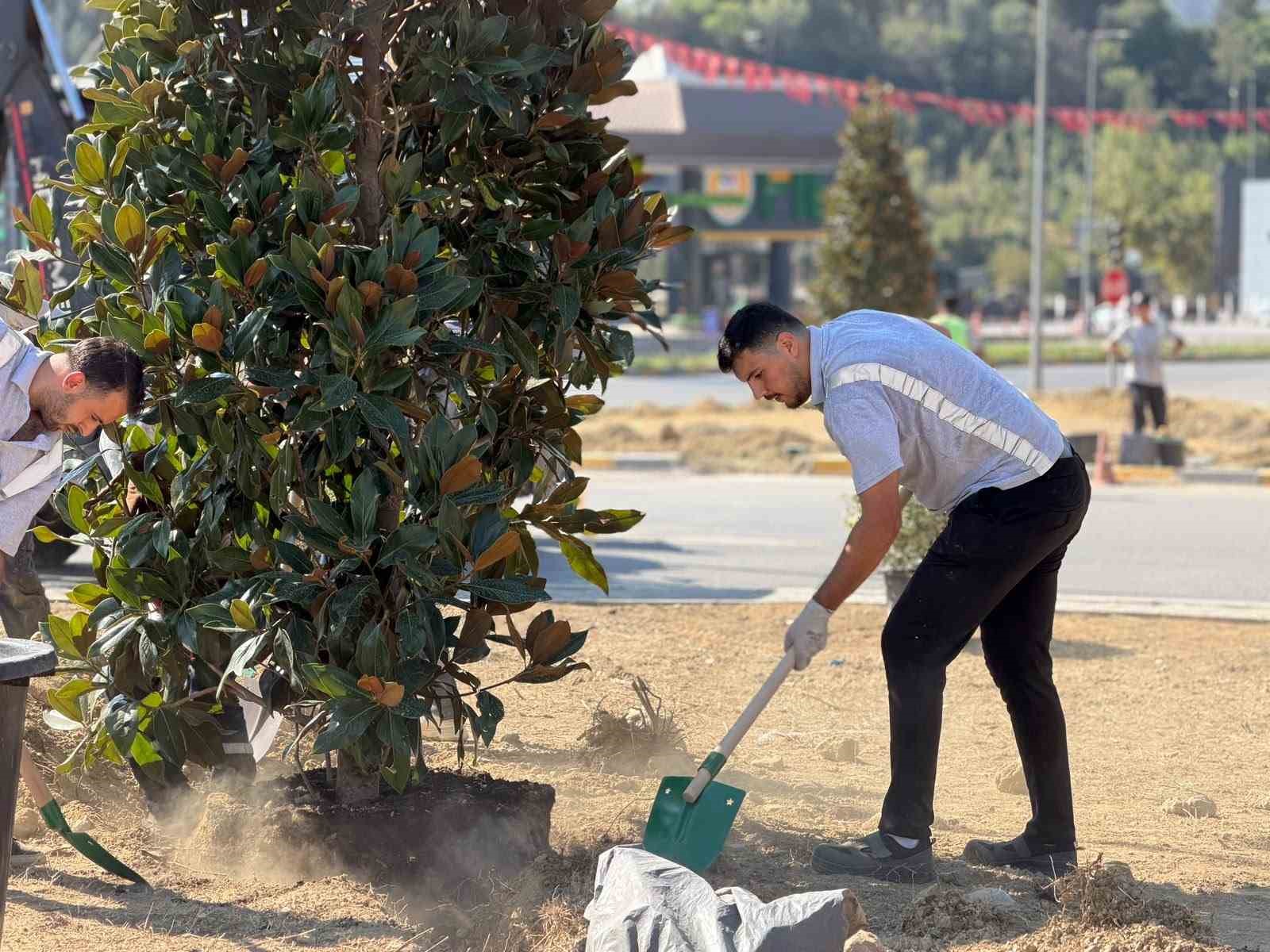 Karabük’te 200 ağaç ve süs bitkisi toprakla buluşuyor