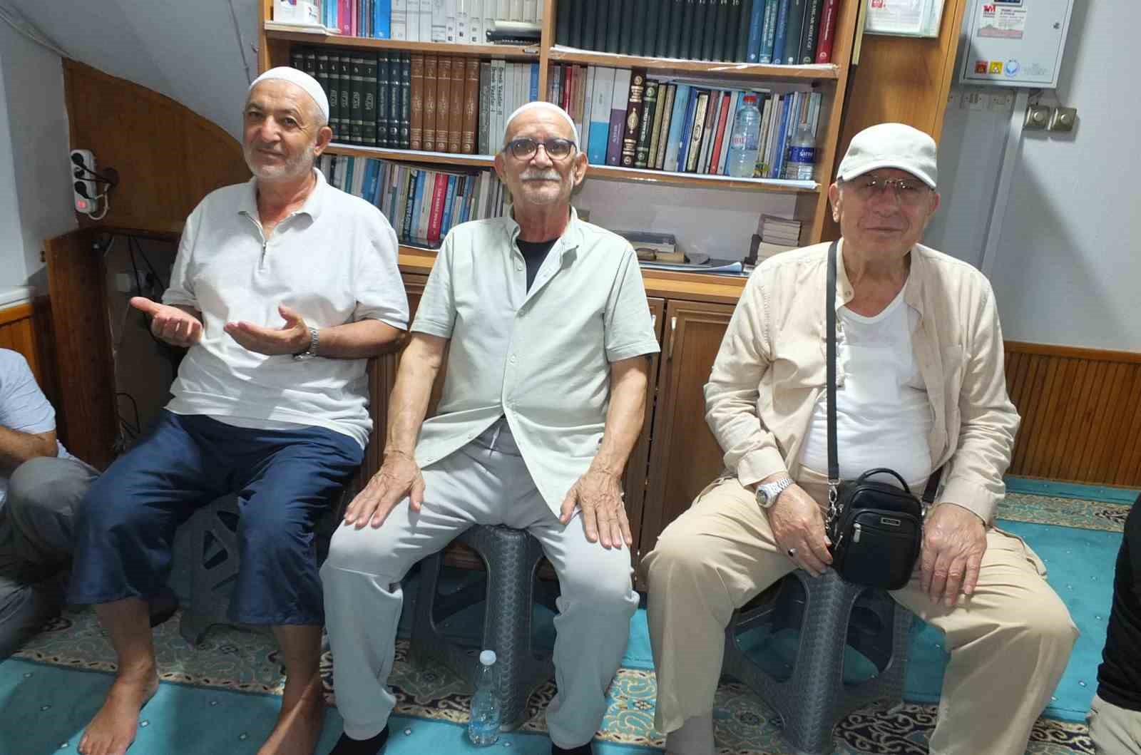 Burhaniye’de Mevlit Kandilinde camiler doldu