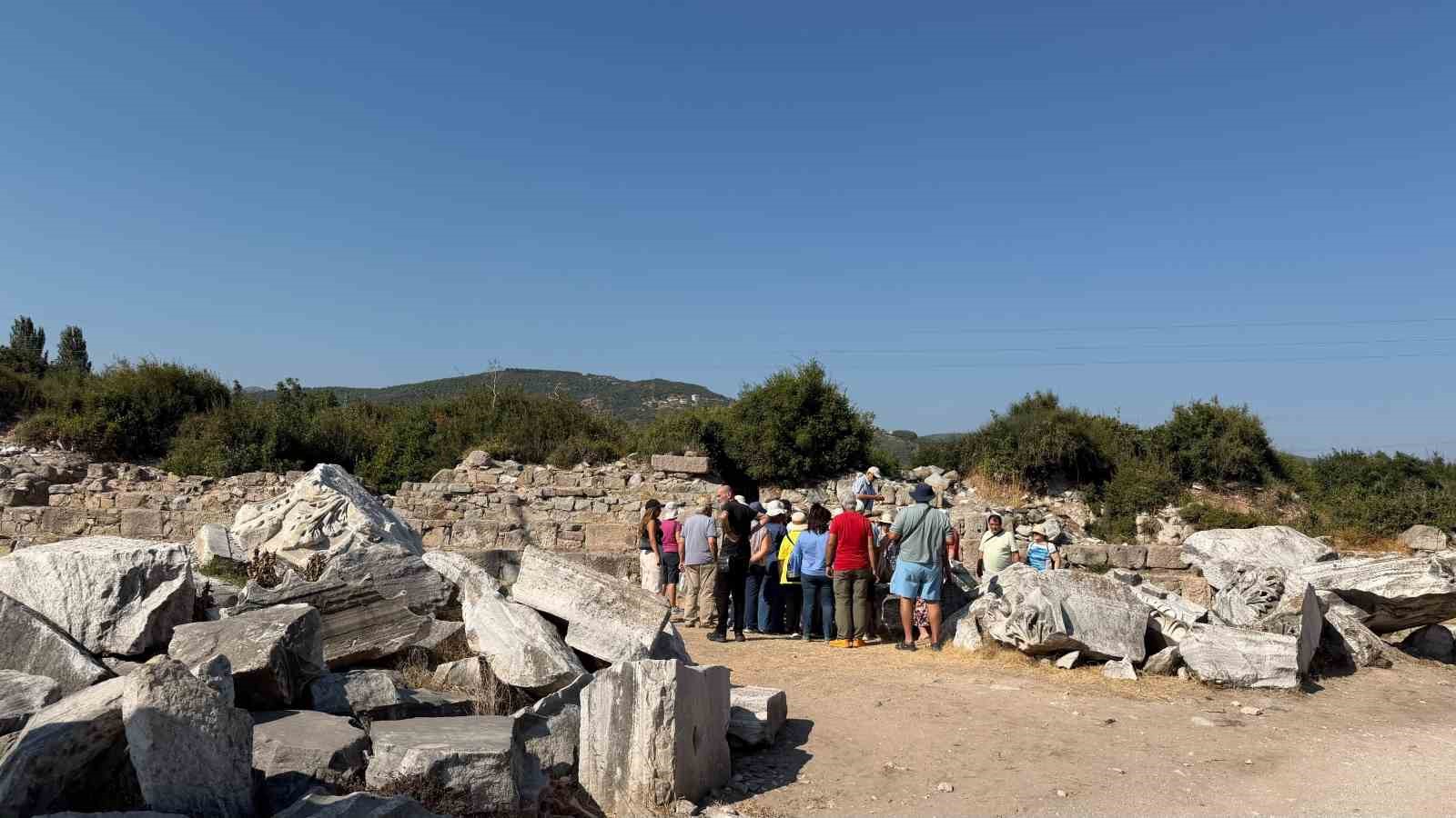 Yunan turistlerden Kyzikos Antik Kenti’ne ziyaret