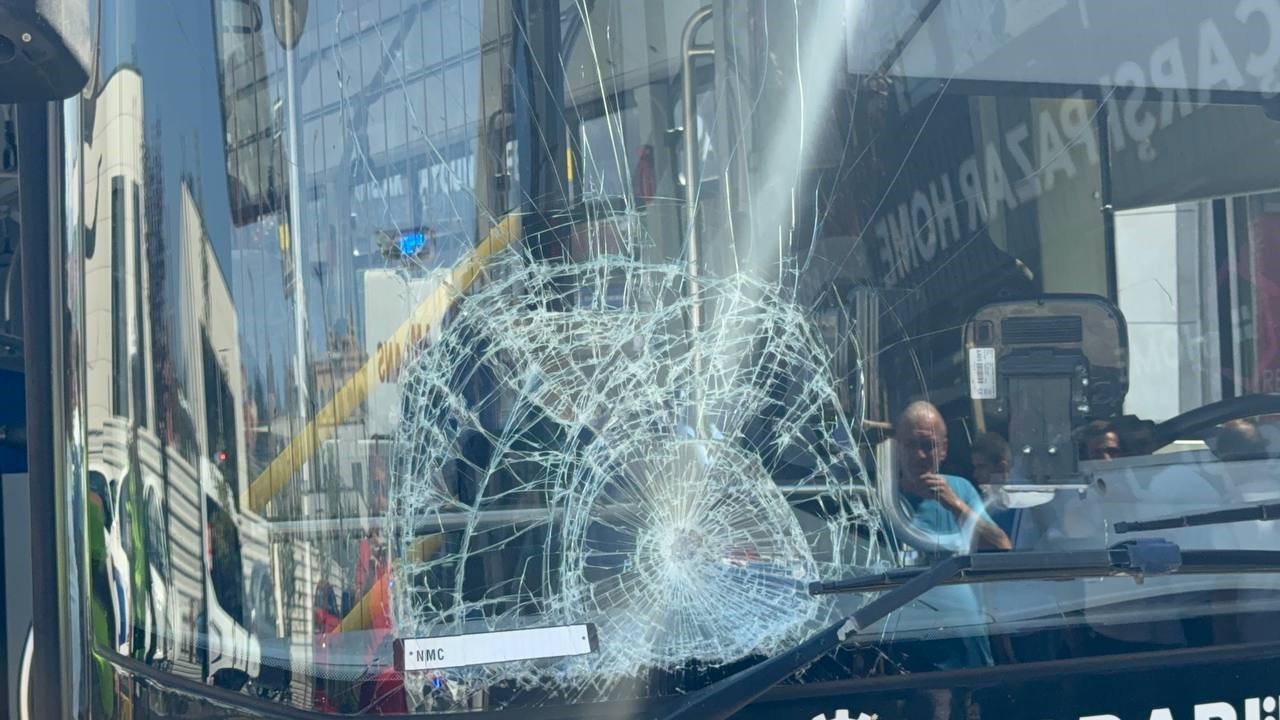 Karabük’te belediye otobüsü yayaya çarptı: 1 yaralı