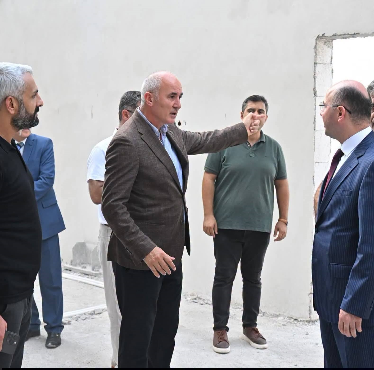 Osmaniye 7 Ocak Stadyumu’nda çalışmalar yüzde 75’e ulaştı