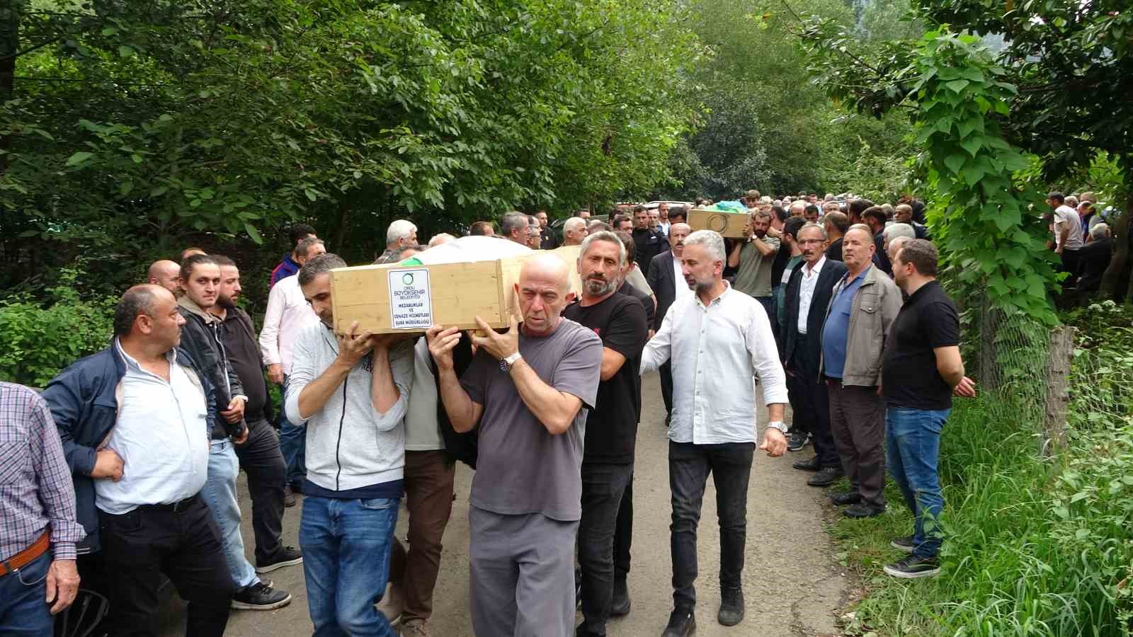 Aynı eve gelin gittiler, birlikte vefat ettiler
