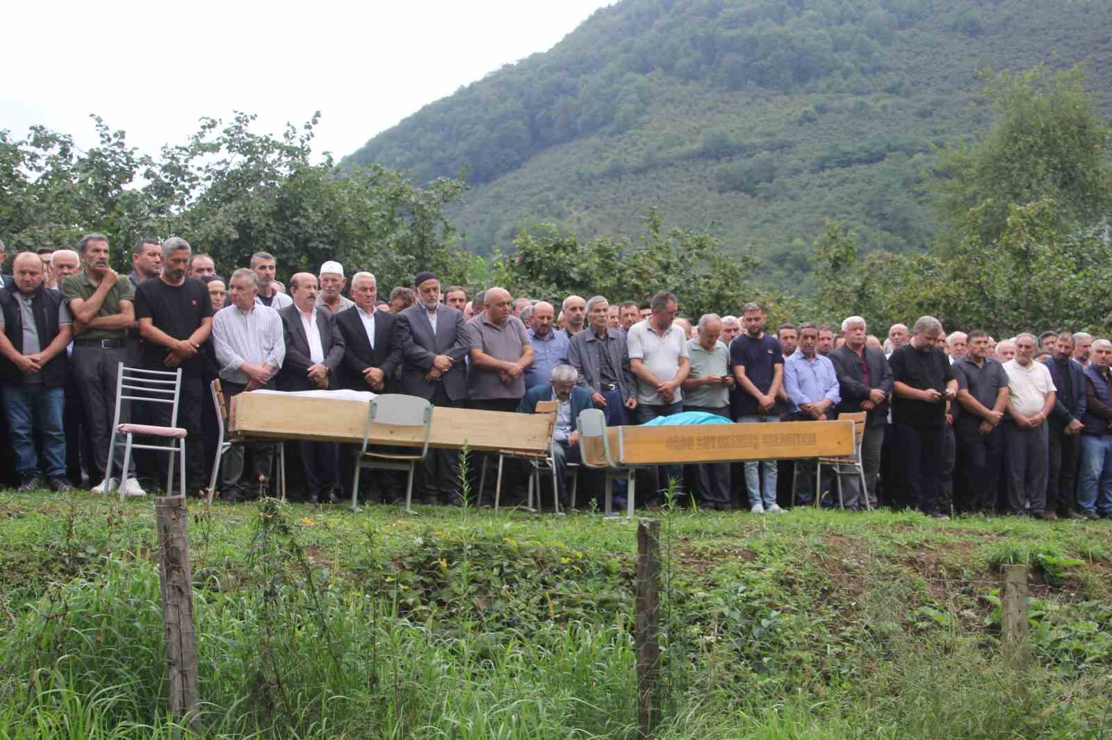 Aynı eve gelin gittiler, birlikte vefat ettiler