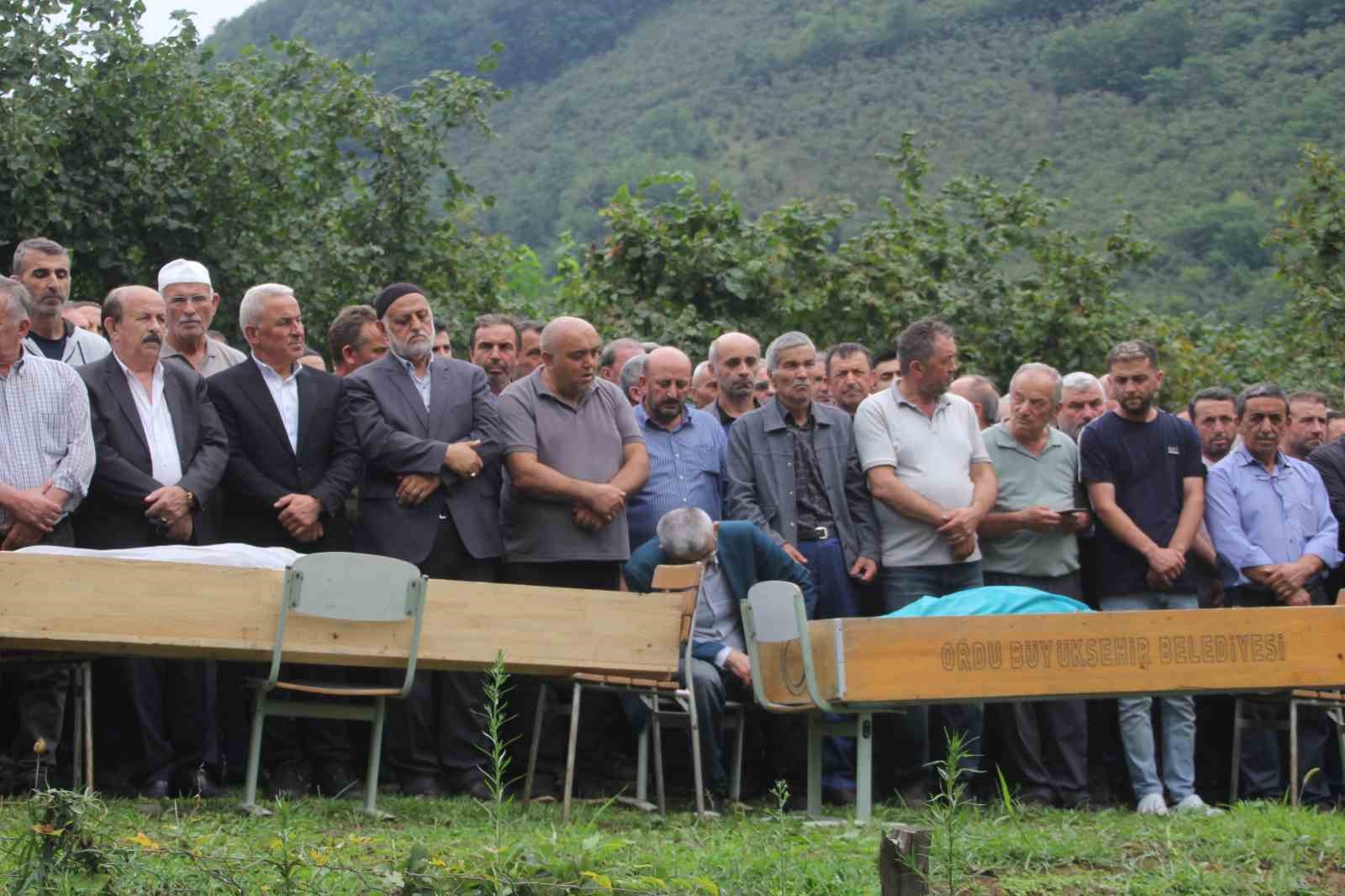 Aynı eve gelin gittiler, birlikte vefat ettiler