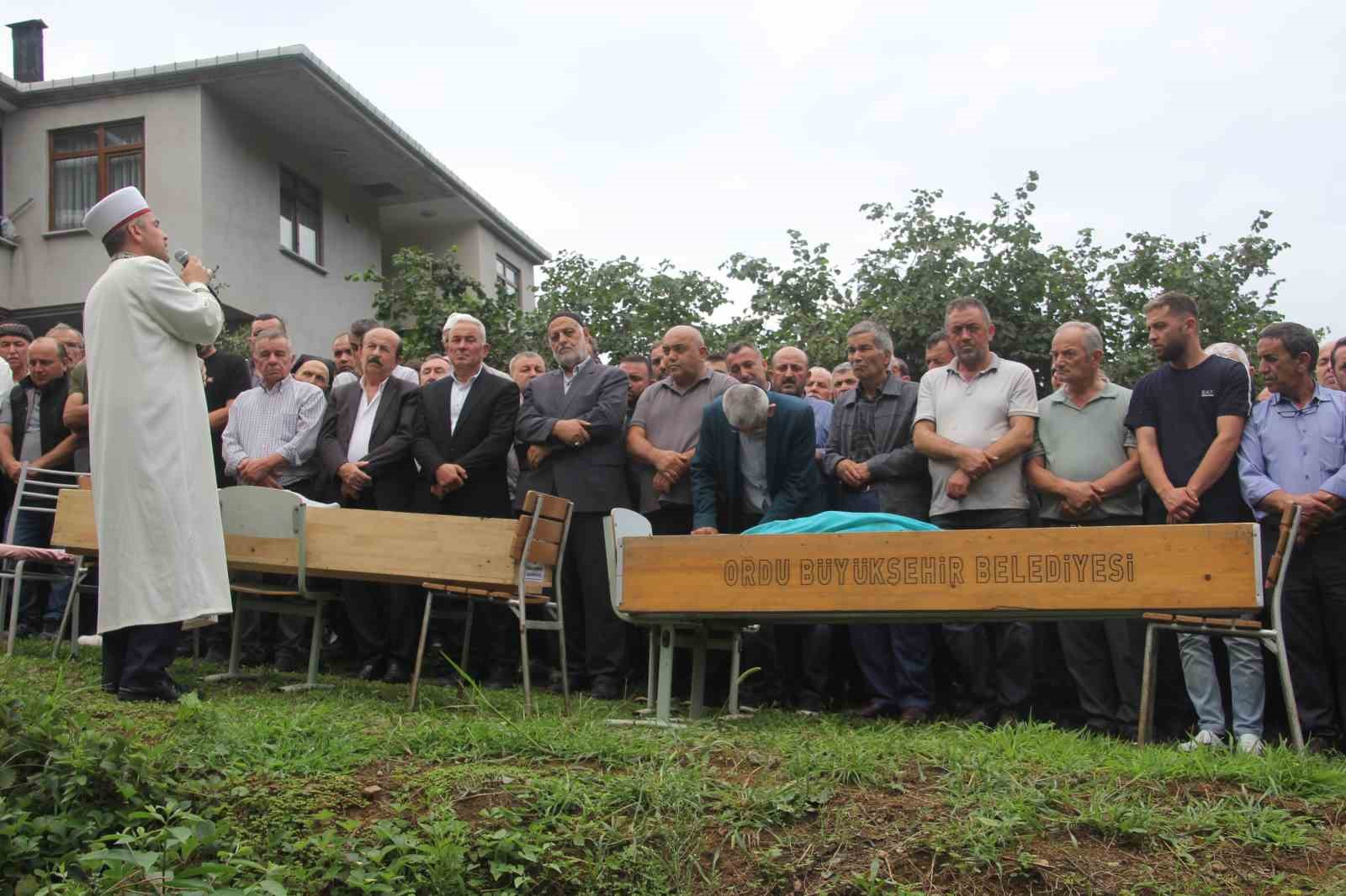 Aynı eve gelin gittiler, birlikte vefat ettiler