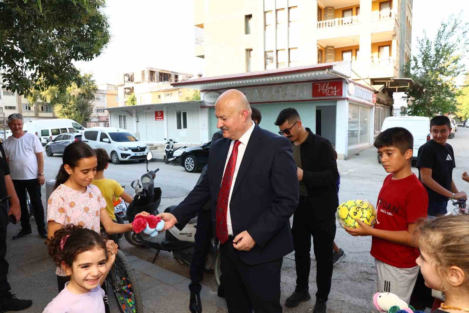 Vali Küçük, esnafın taleplerini dinledi