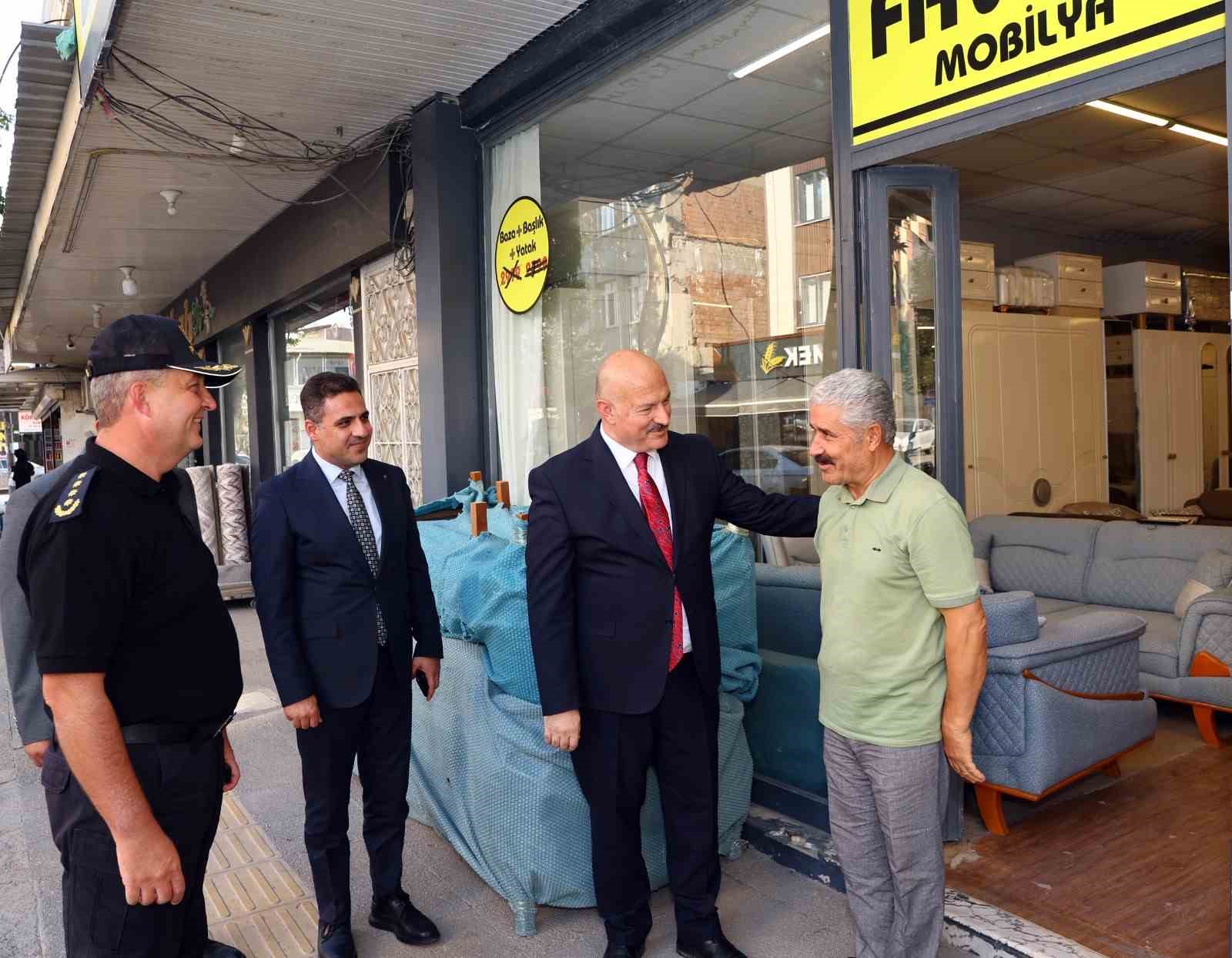 Vali Küçük, esnafın taleplerini dinledi