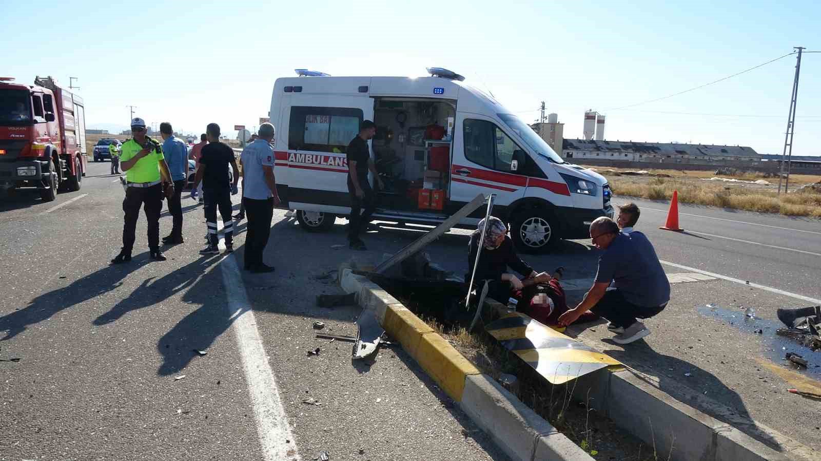 Karaman’da feci kaza: 2’si çocuk 6 yaralı
