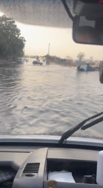 Gaziantep’te sağanak yağış cadde ve sokakları göle çevirdi