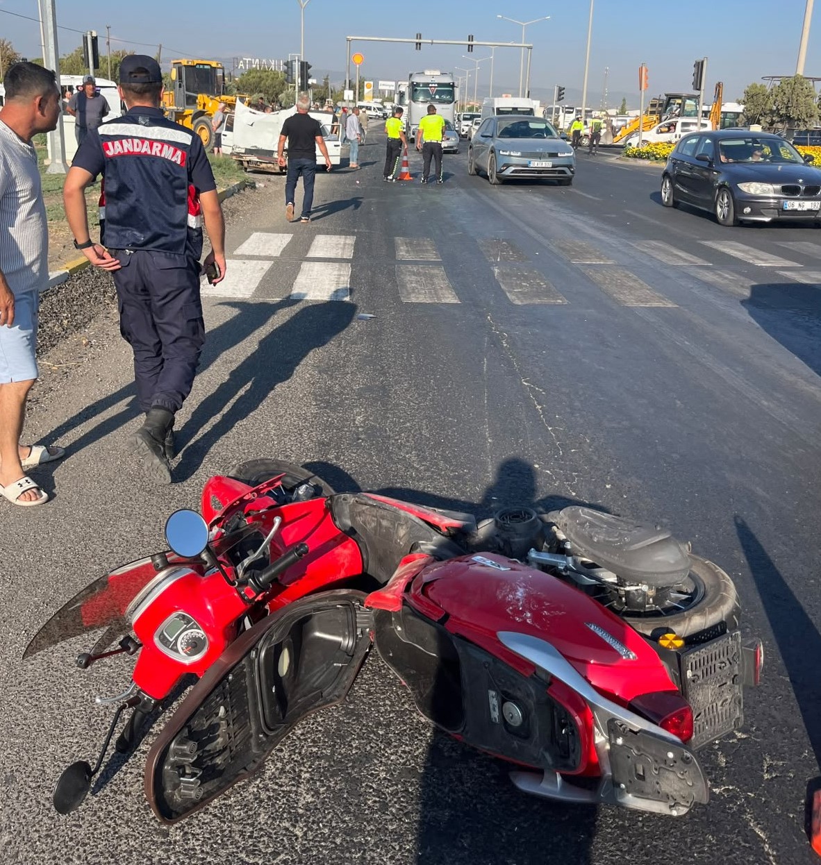 Manisa’da otomobil ile motosiklet çarpıştı: 4 yaralı