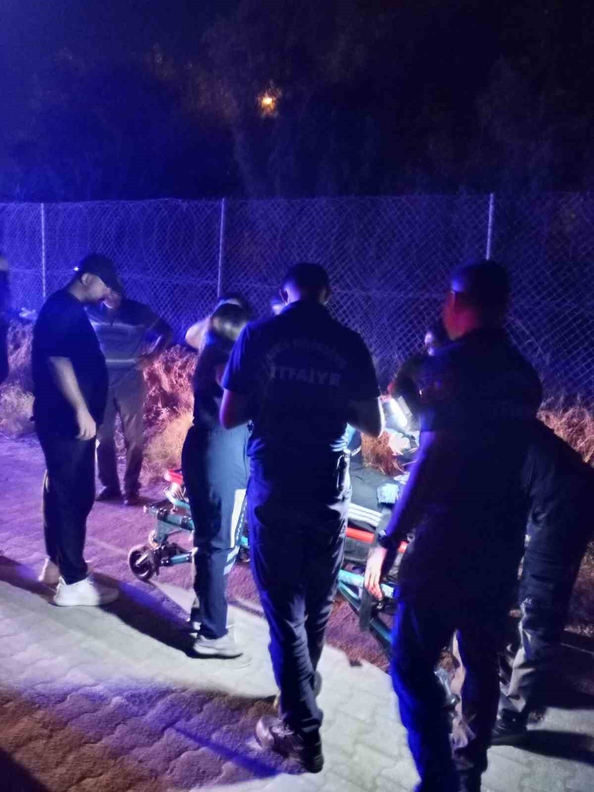 Devrilen araçta sıkışan sürücü ekiplerin müdahalesiyle kurtarıldı