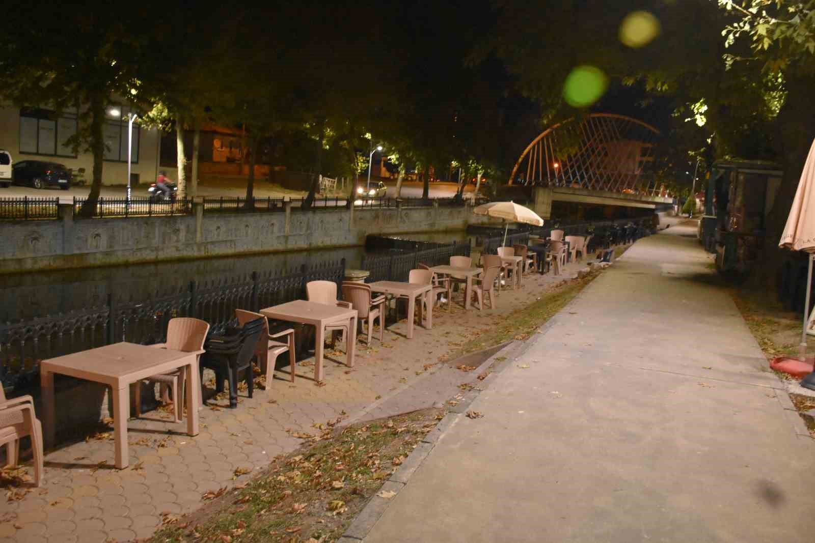 Asit sızdıran kamyon için ekipler seferber oldu: 2 yaralı