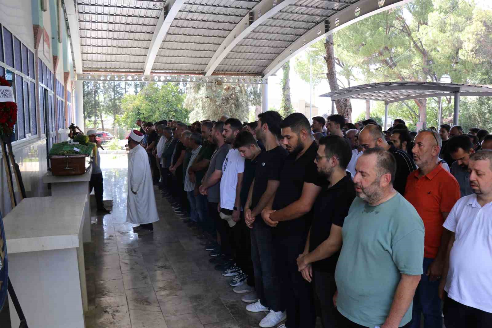 Denizli’de otomobilin çarptığı kadın son yolculuğuna uğurlandı