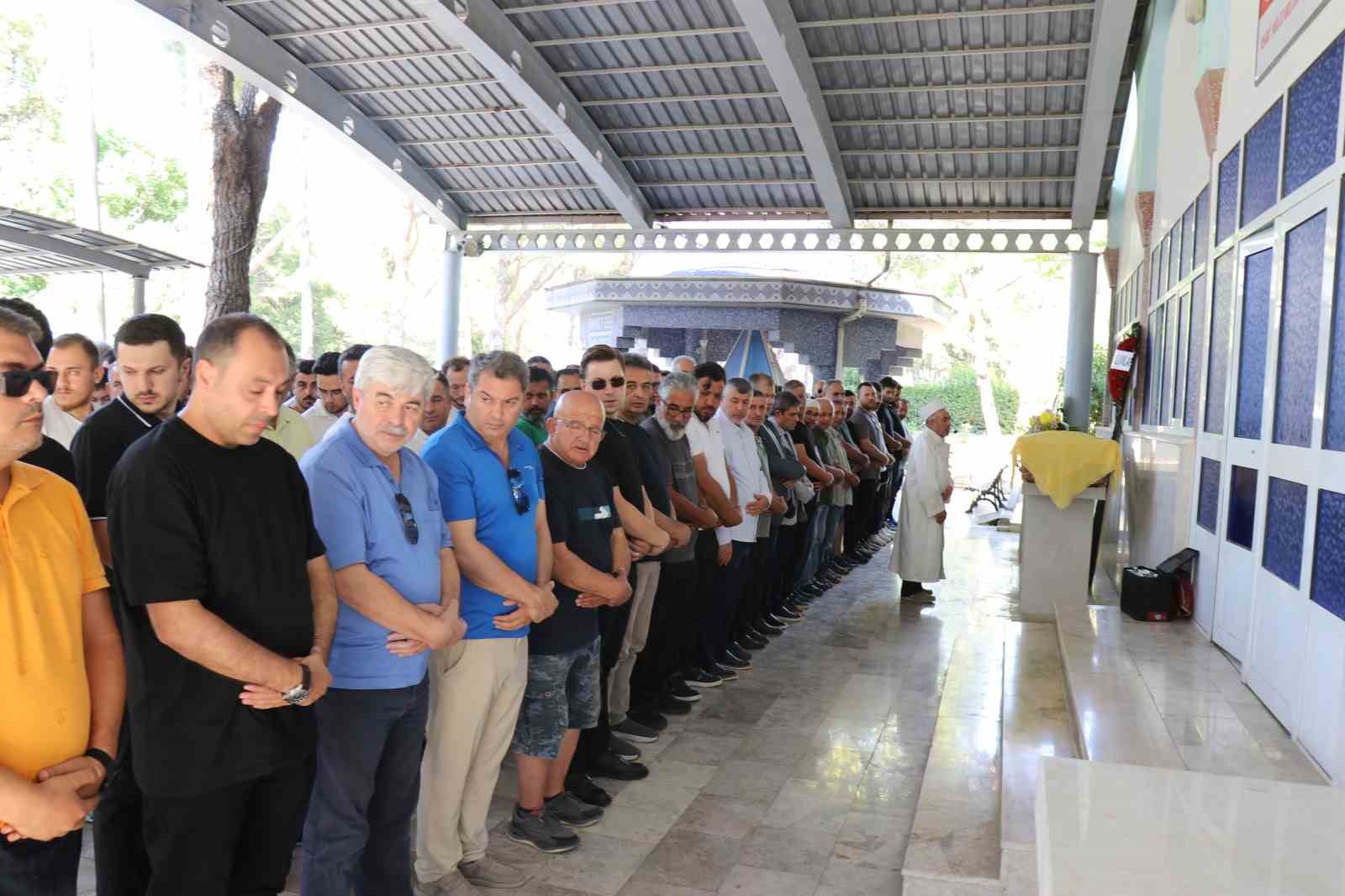 Denizli’de otomobilin çarptığı kadın son yolculuğuna uğurlandı