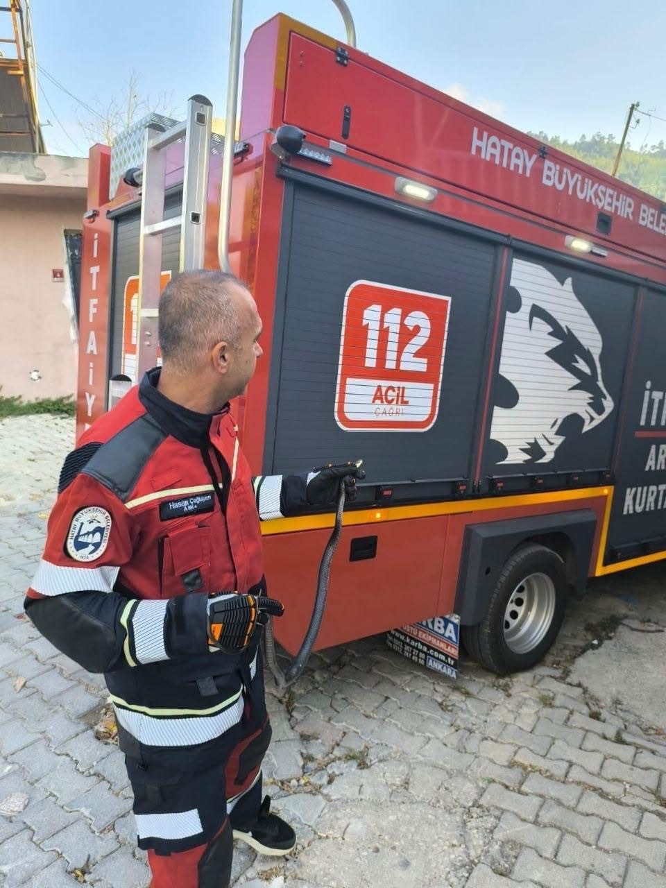 Hatay’da yerleşim yerlerinde görülen yılanlar doğal yaşam alanına bırakıldı