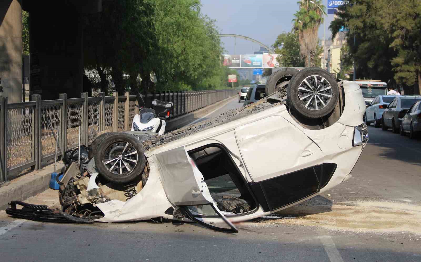 Adana’da otomobil köprüden yola düştü: 1 yaralı