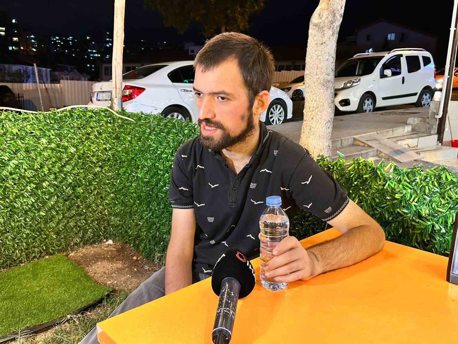 Otizmli ve zihinsel engelli ikiz kardeşlerin hafızası görenleri şaşırtıyor
