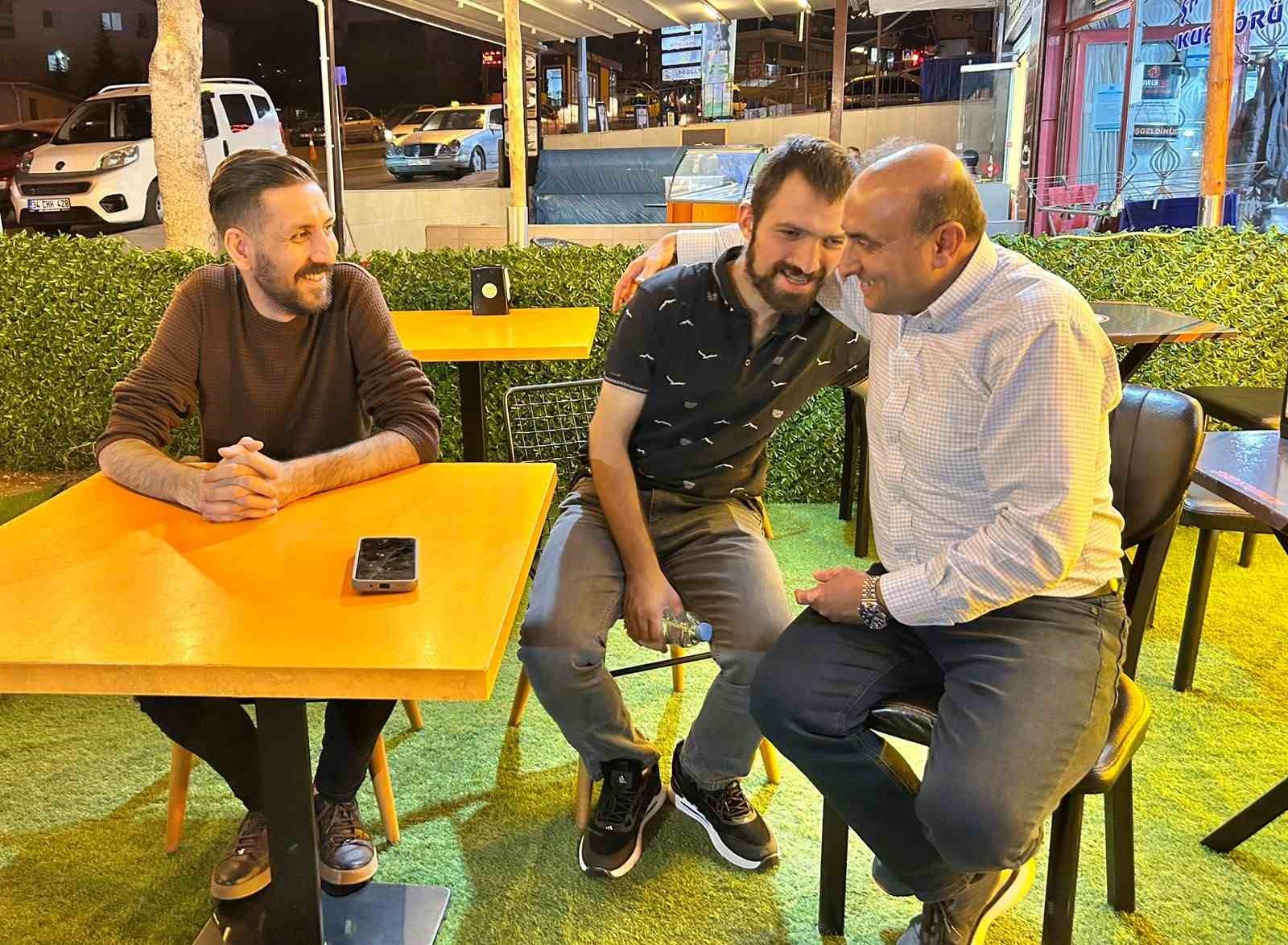 Otizmli ve zihinsel engelli ikiz kardeşlerin hafızası görenleri şaşırtıyor