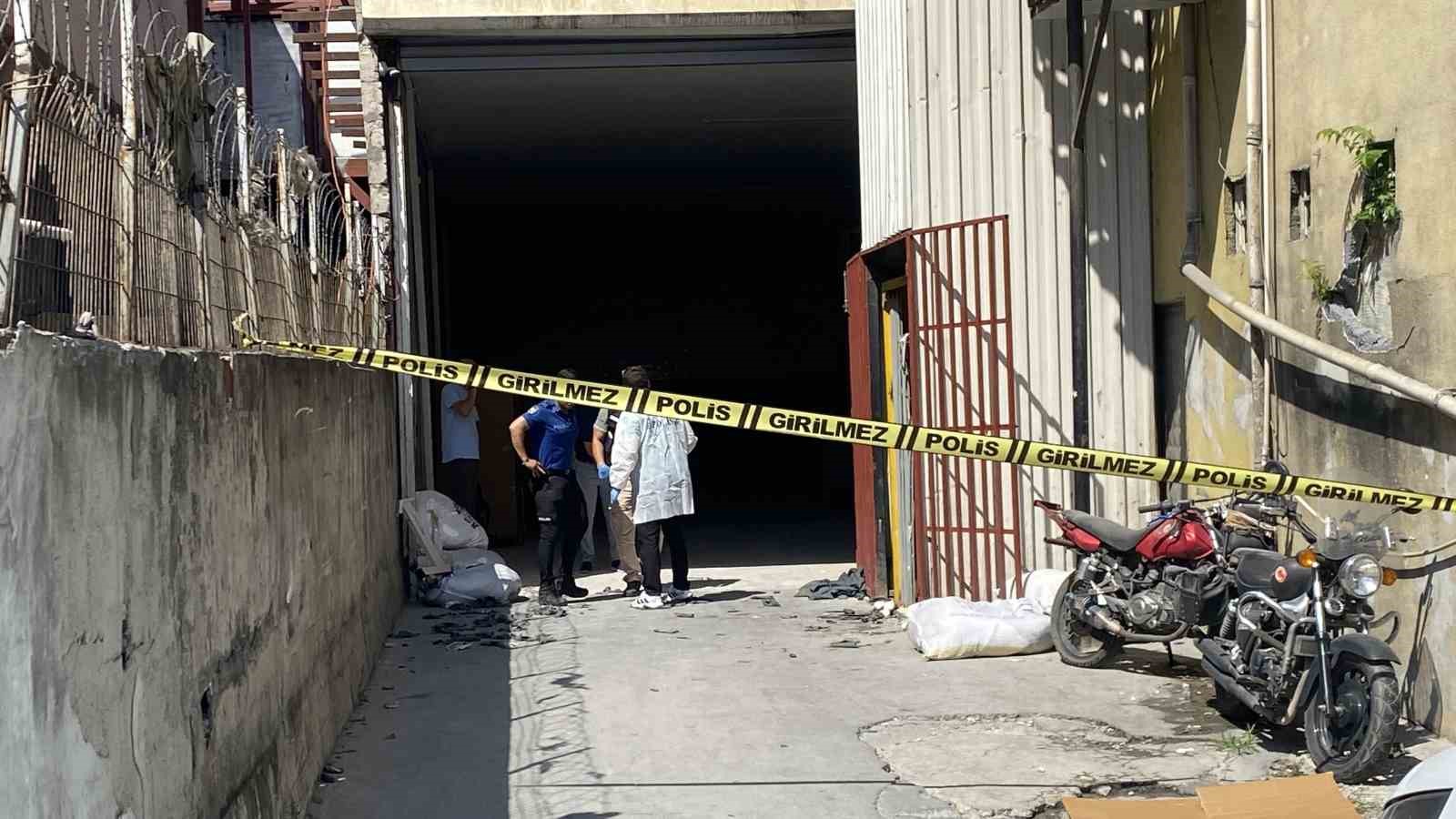 Gaziosmanpaşa’da yük asansörü 4. kattan düştü: 1 ağır yaralı