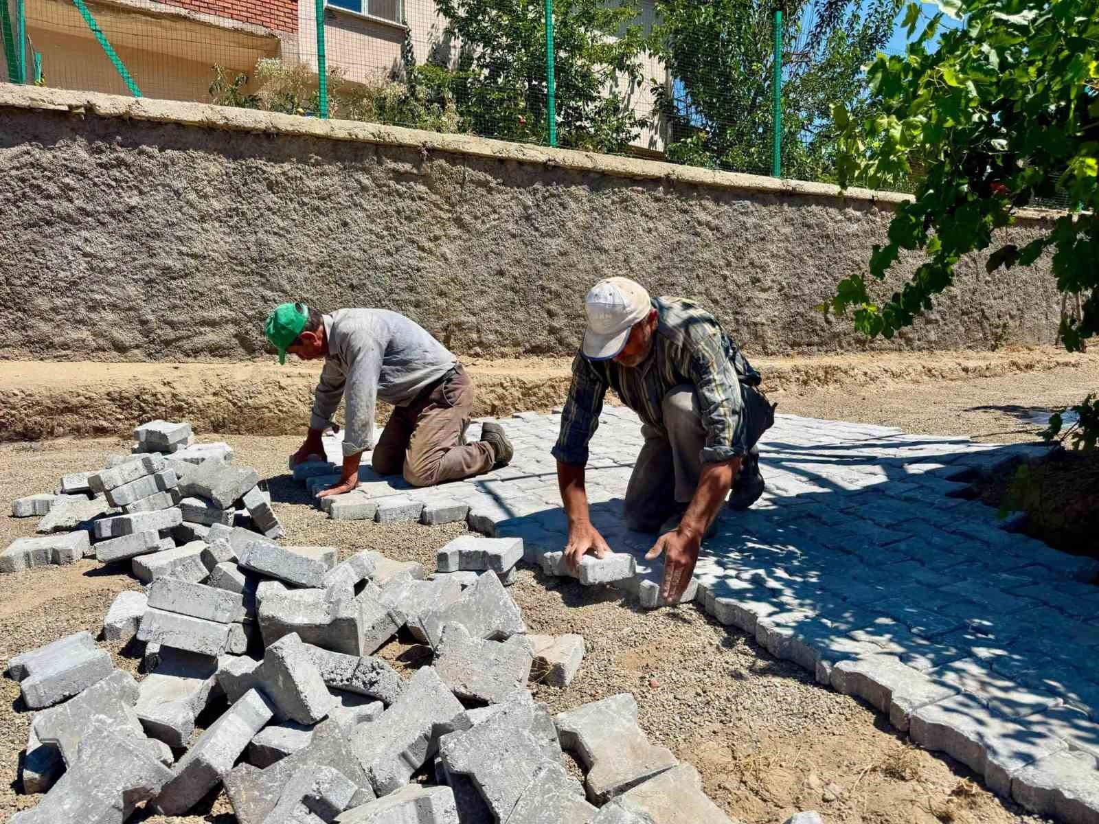 Hisarcık Çatak ve Hocalar köylerinde parke taşı çalışmaları yerinde incelendi