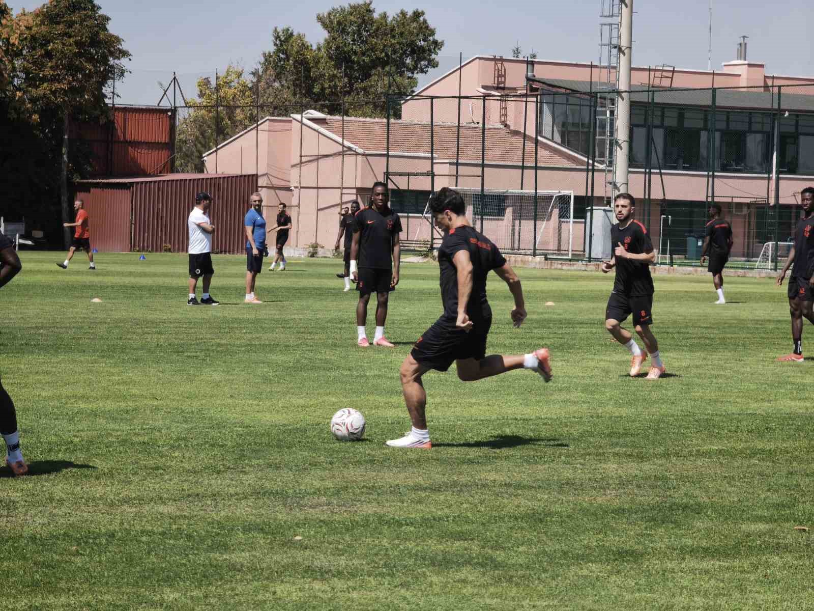 Metin Diyadin: "6 puan bizi şu an için farklı bir atmosfere sokmamalı"