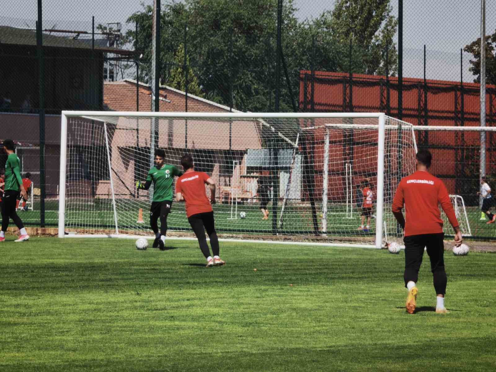 Metin Diyadin: "6 puan bizi şu an için farklı bir atmosfere sokmamalı"
