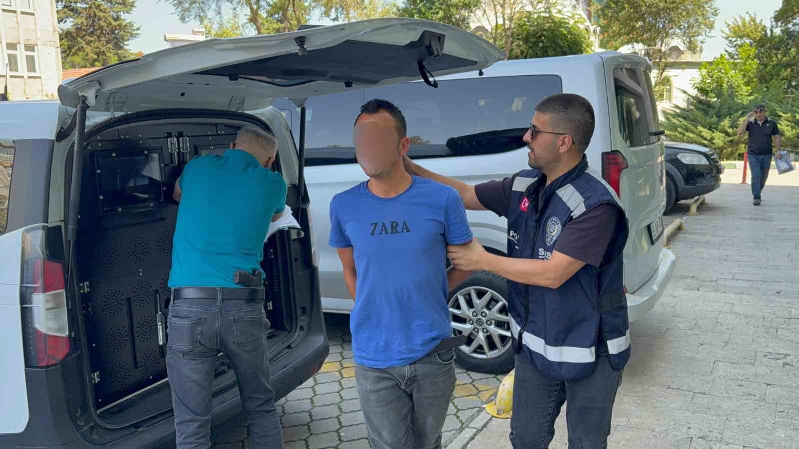 Boşanma aşamasındaki eşini bıçakla yaraladı