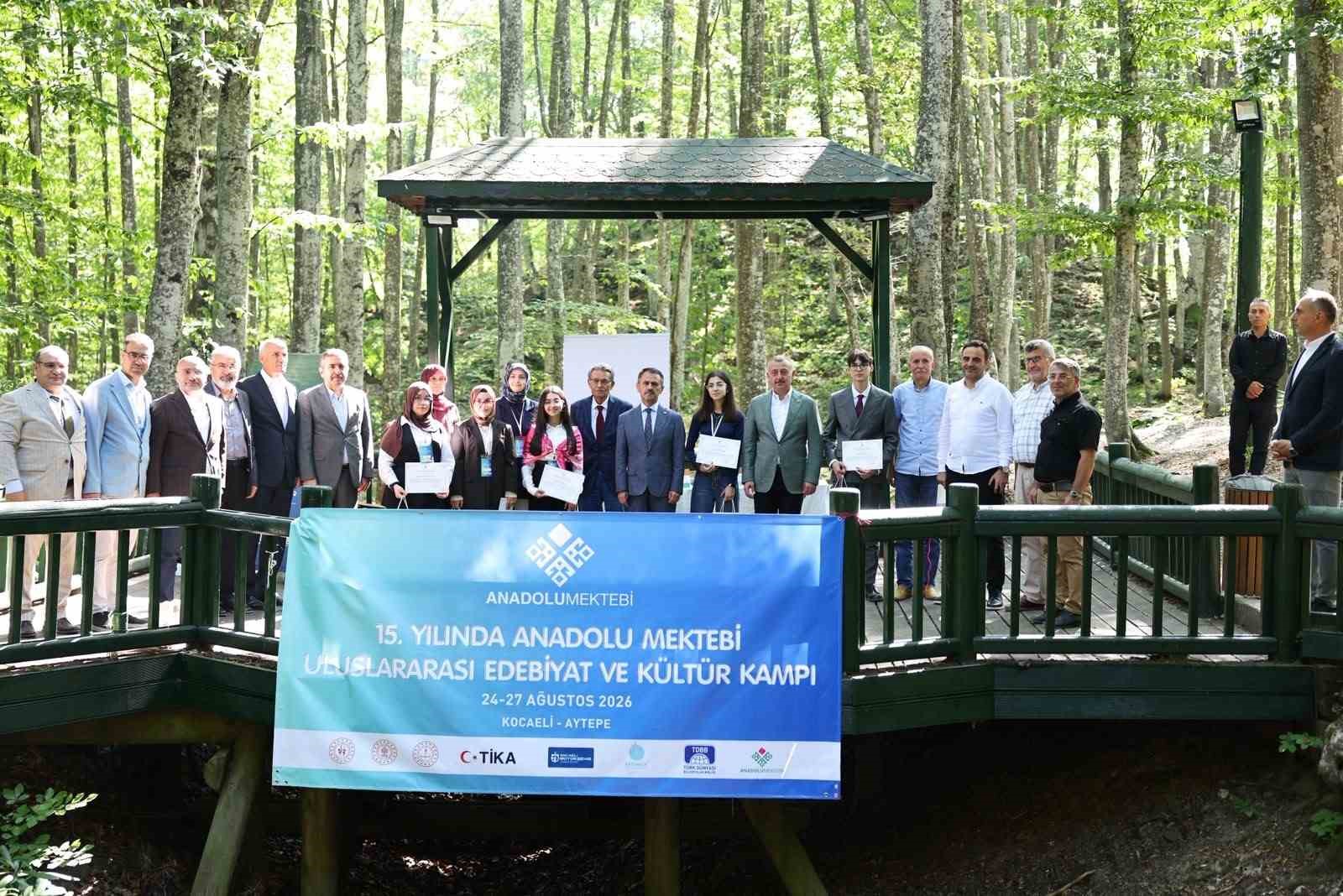 Başiskele’de gençleri buluşturan edebiyat kampı