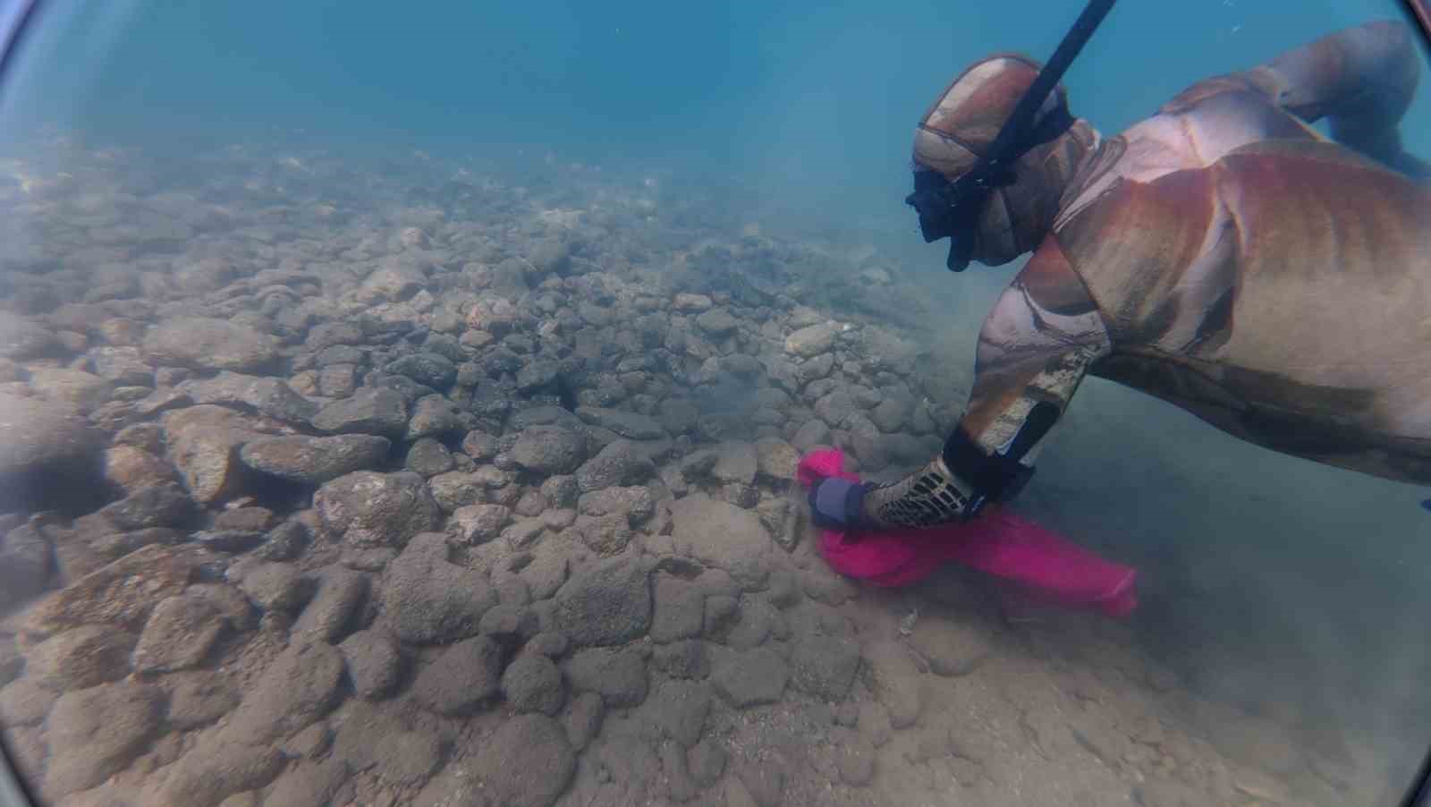 Bodrum’da deniz dibinden çıkanlar şaşırttı: Torba sahilinden 75 kilo atık çıkarıldı