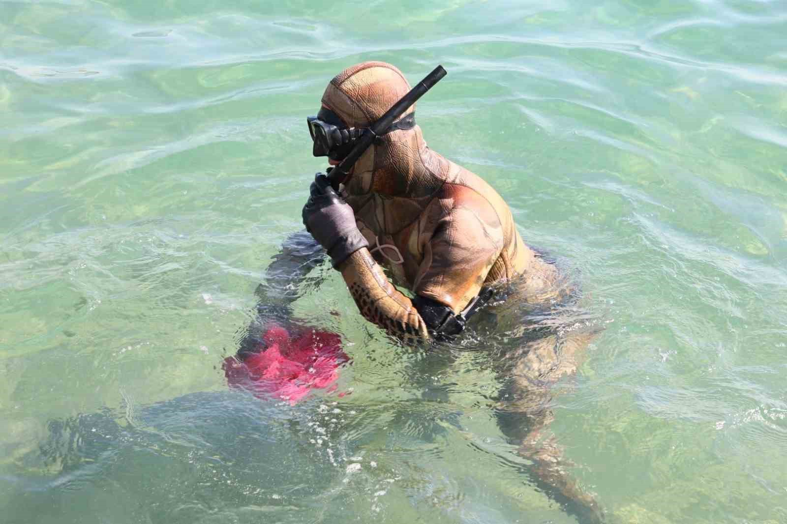 Bodrum’da deniz dibinden çıkanlar şaşırttı: Torba sahilinden 75 kilo atık çıkarıldı