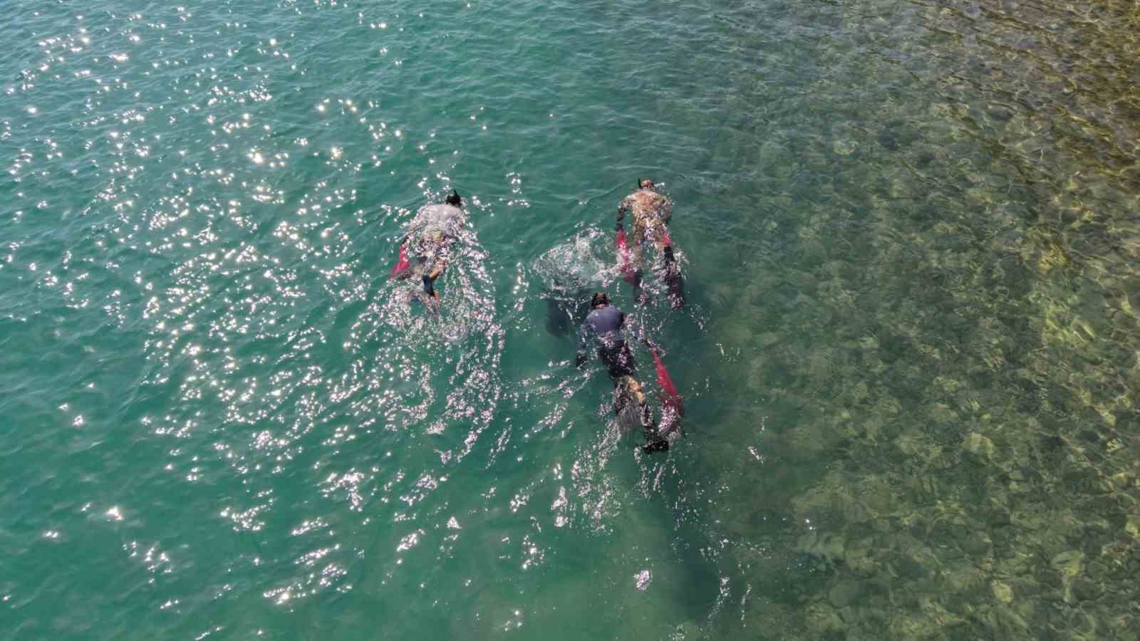 Bodrum’da deniz dibinden çıkanlar şaşırttı: Torba sahilinden 75 kilo atık çıkarıldı