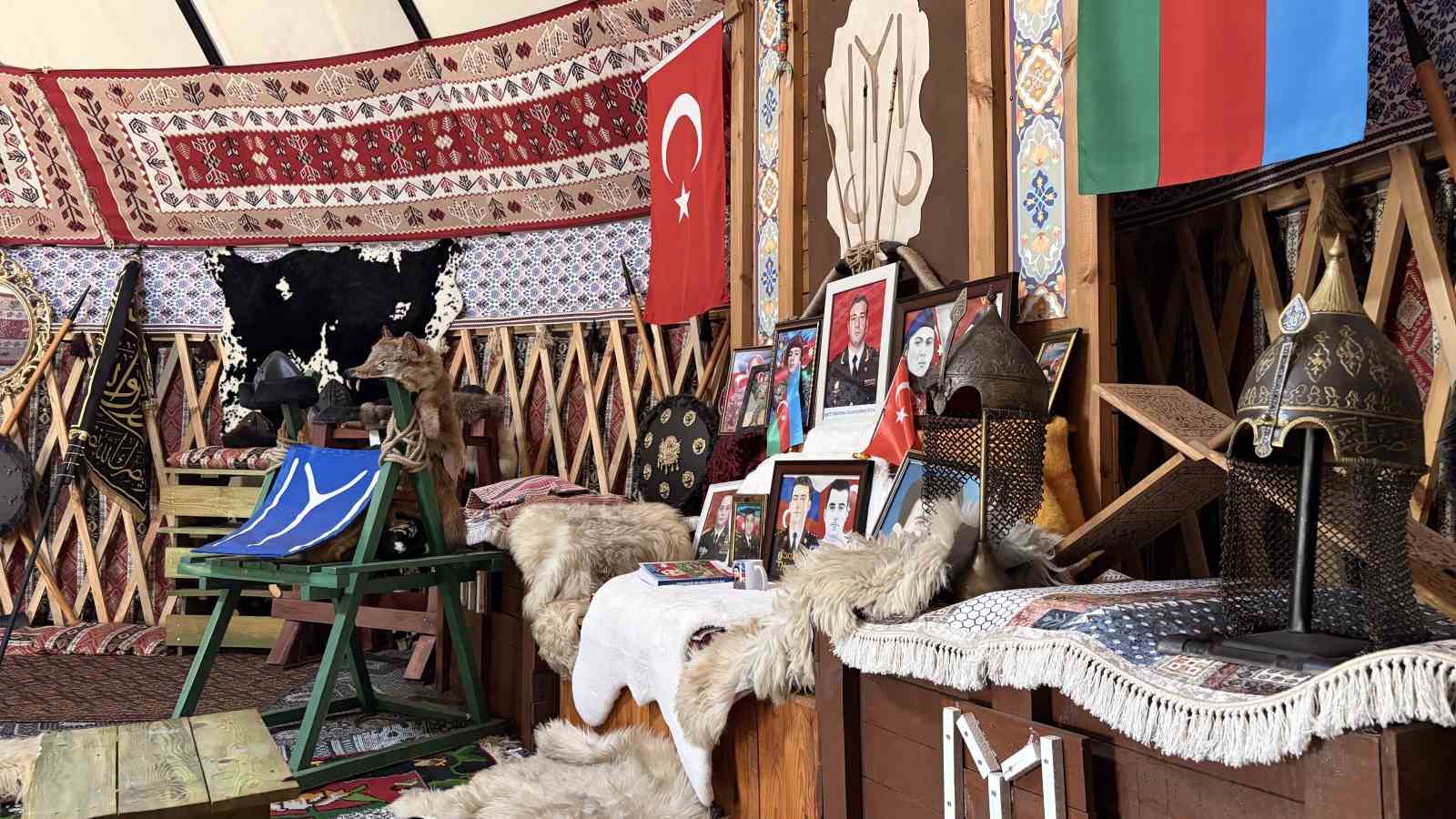 Kendi kurduğu otağında Malazgirt Zaferi’nin 955. yıl dönümünü kutladı